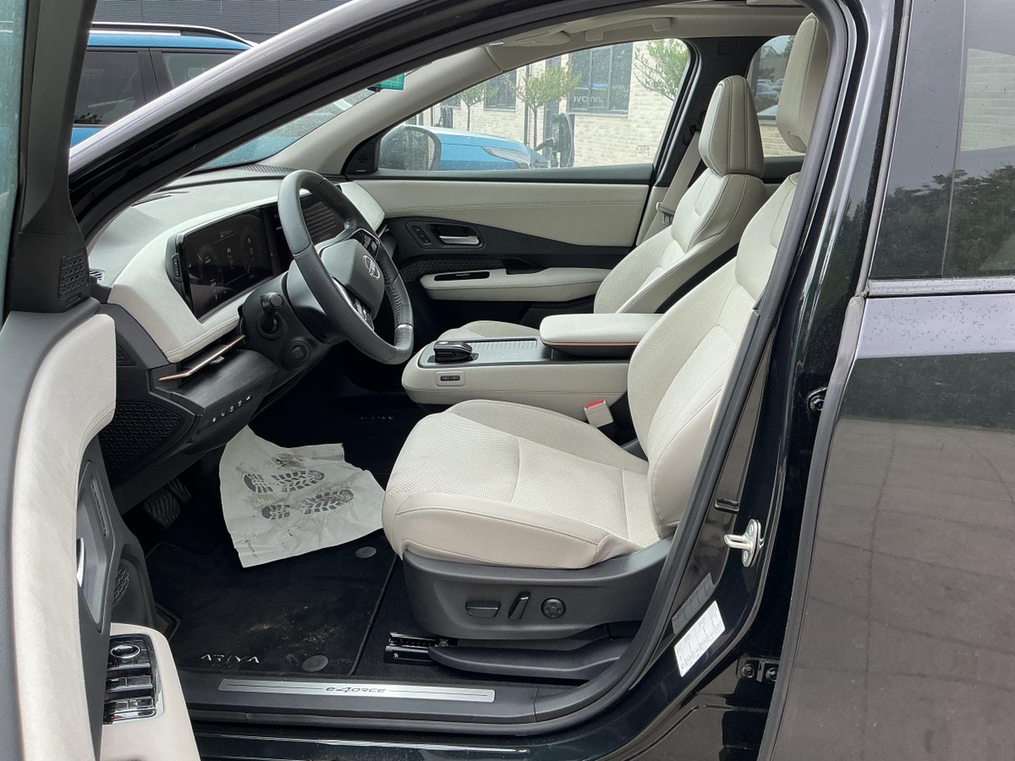 Nissan Ariya Evolve e-4ORCE (2025) - Photo 6