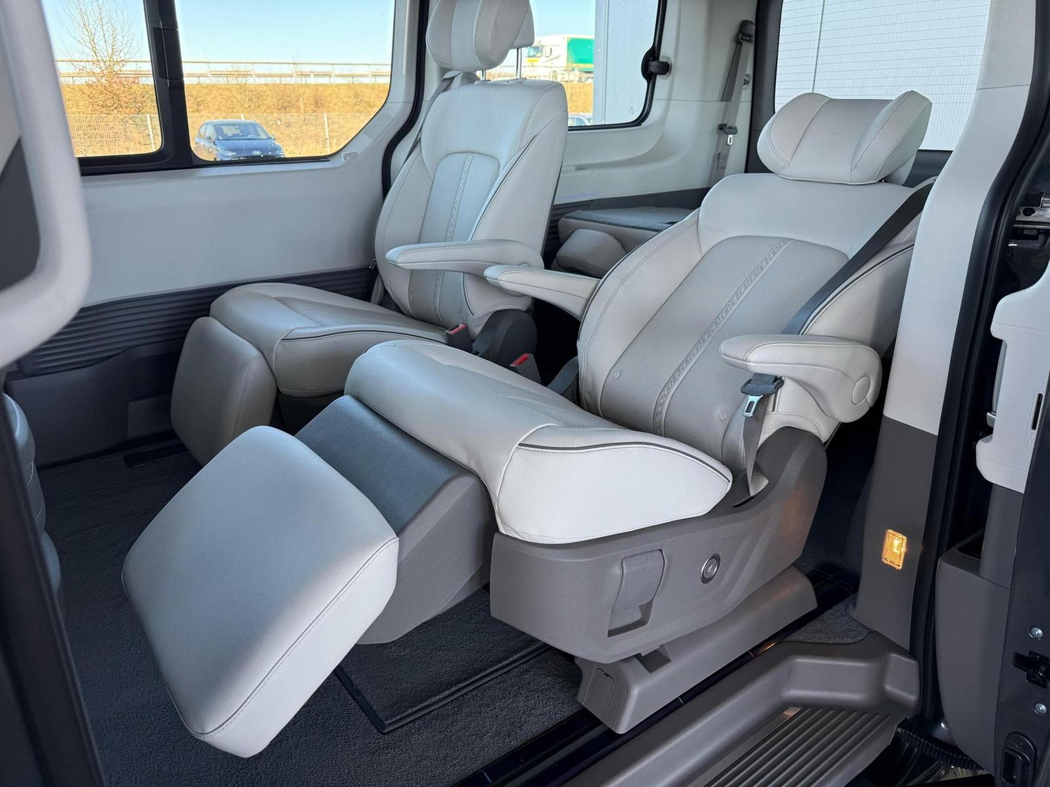 Hyundai Staria Luxury 7-Sitzer (2025) - Photo 8