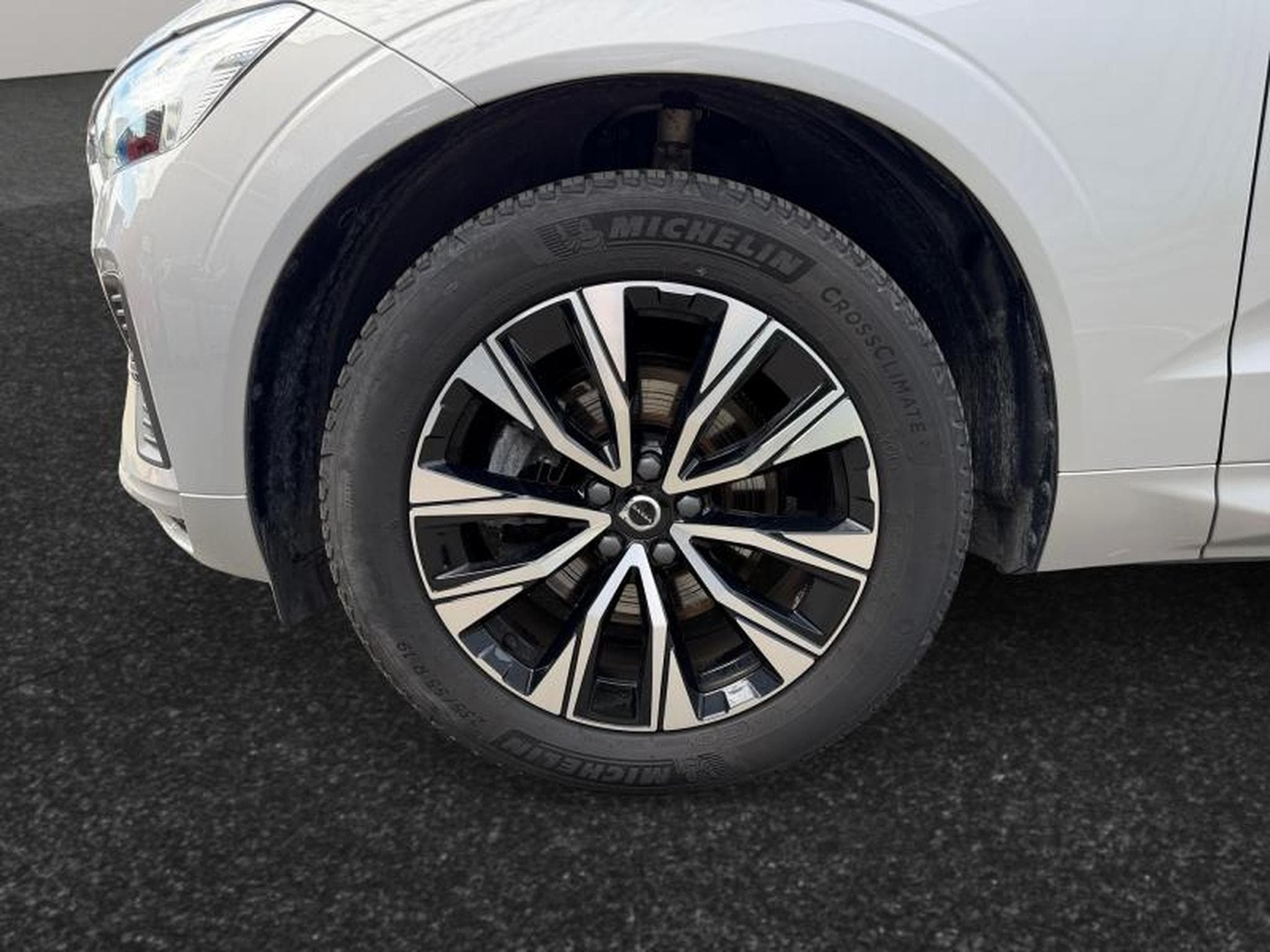 Volvo XC60 B5 Core AWD / Essence (2025) - Photo 14