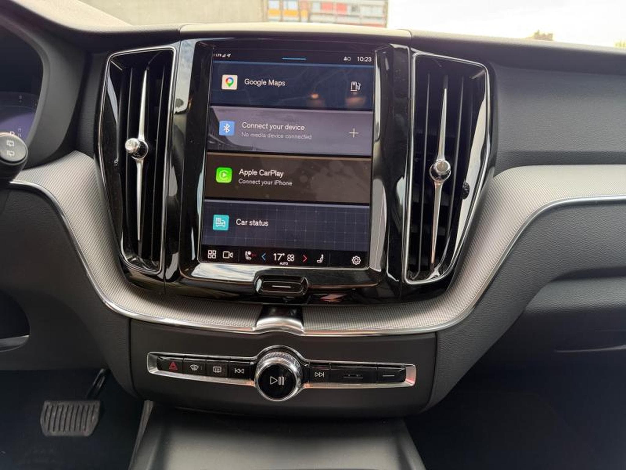 Volvo XC60 B5 Core AWD / Essence (2025) - Photo 15