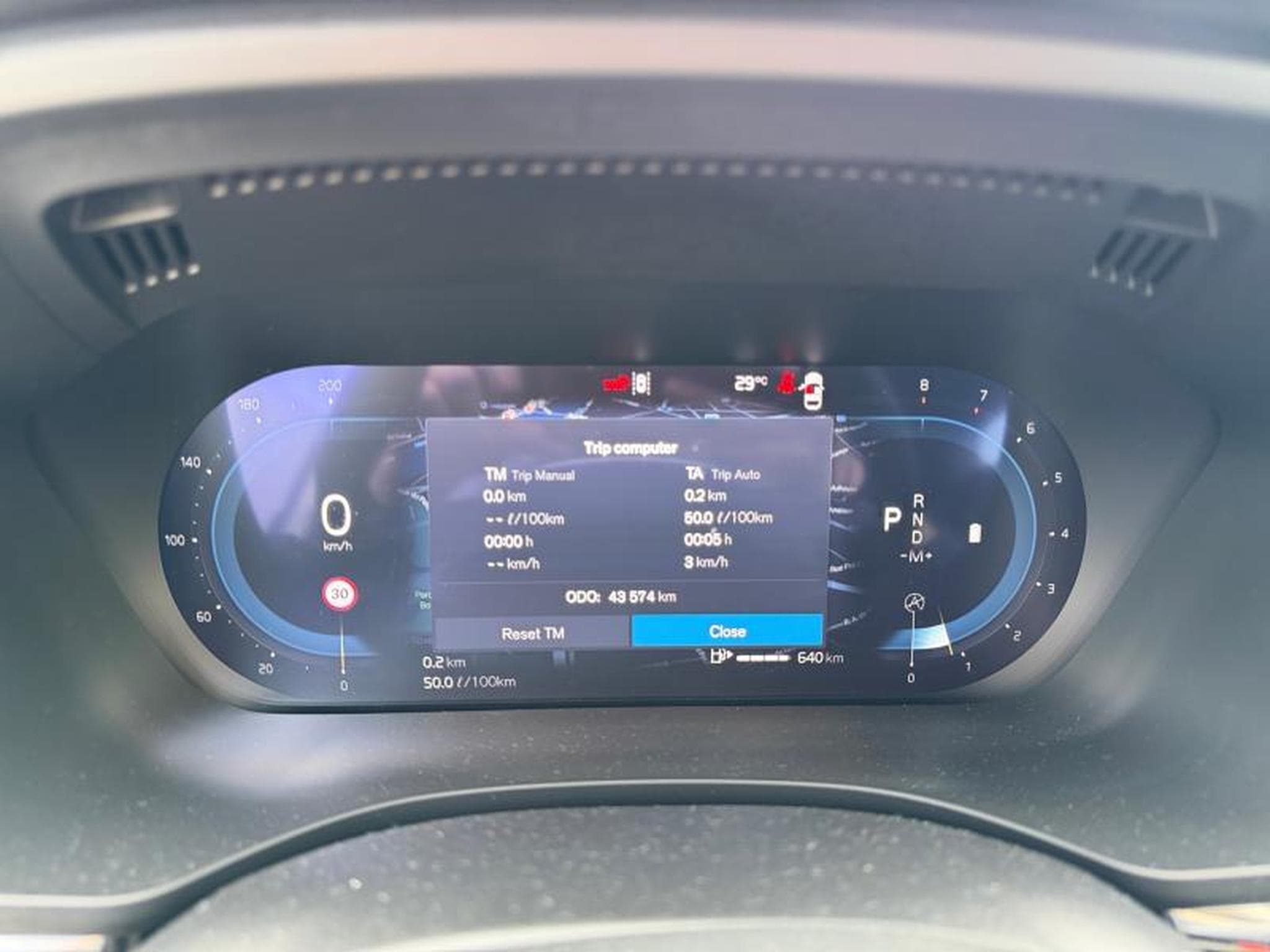 Volvo XC60 B5 Core AWD / Essence (2025) - Photo 17