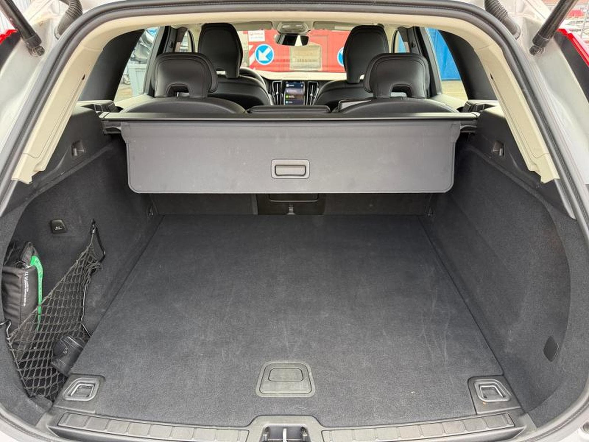 Volvo XC60 B5 Core AWD / Essence (2025) - Photo 18