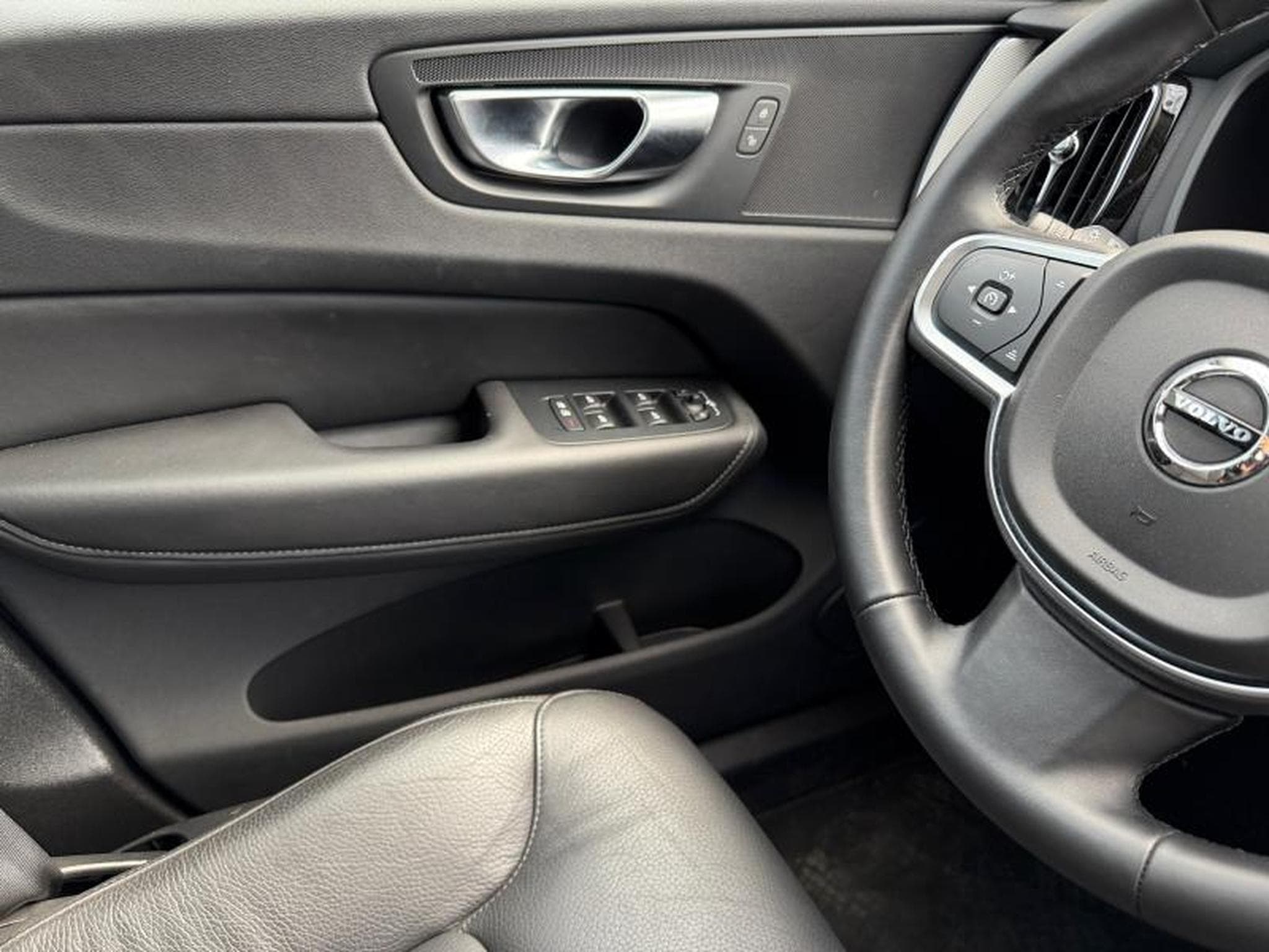Volvo XC60 B5 Core AWD / Essence (2025) - Photo 19