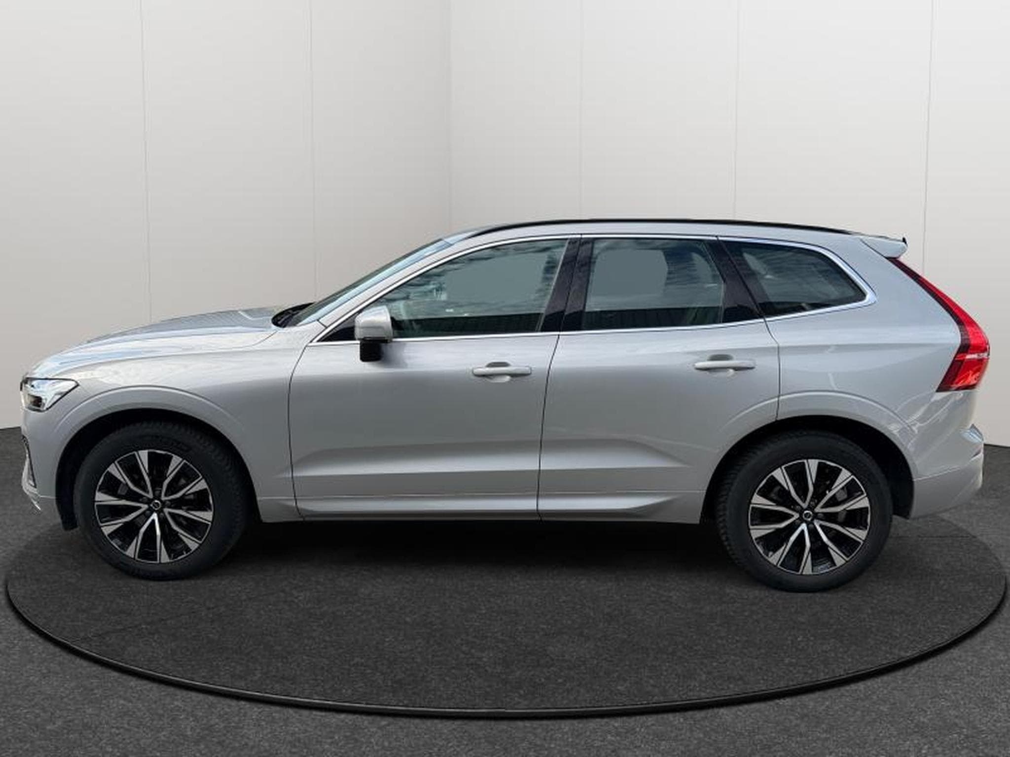 Volvo XC60 B5 Core AWD / Essence (2025) - Photo 2
