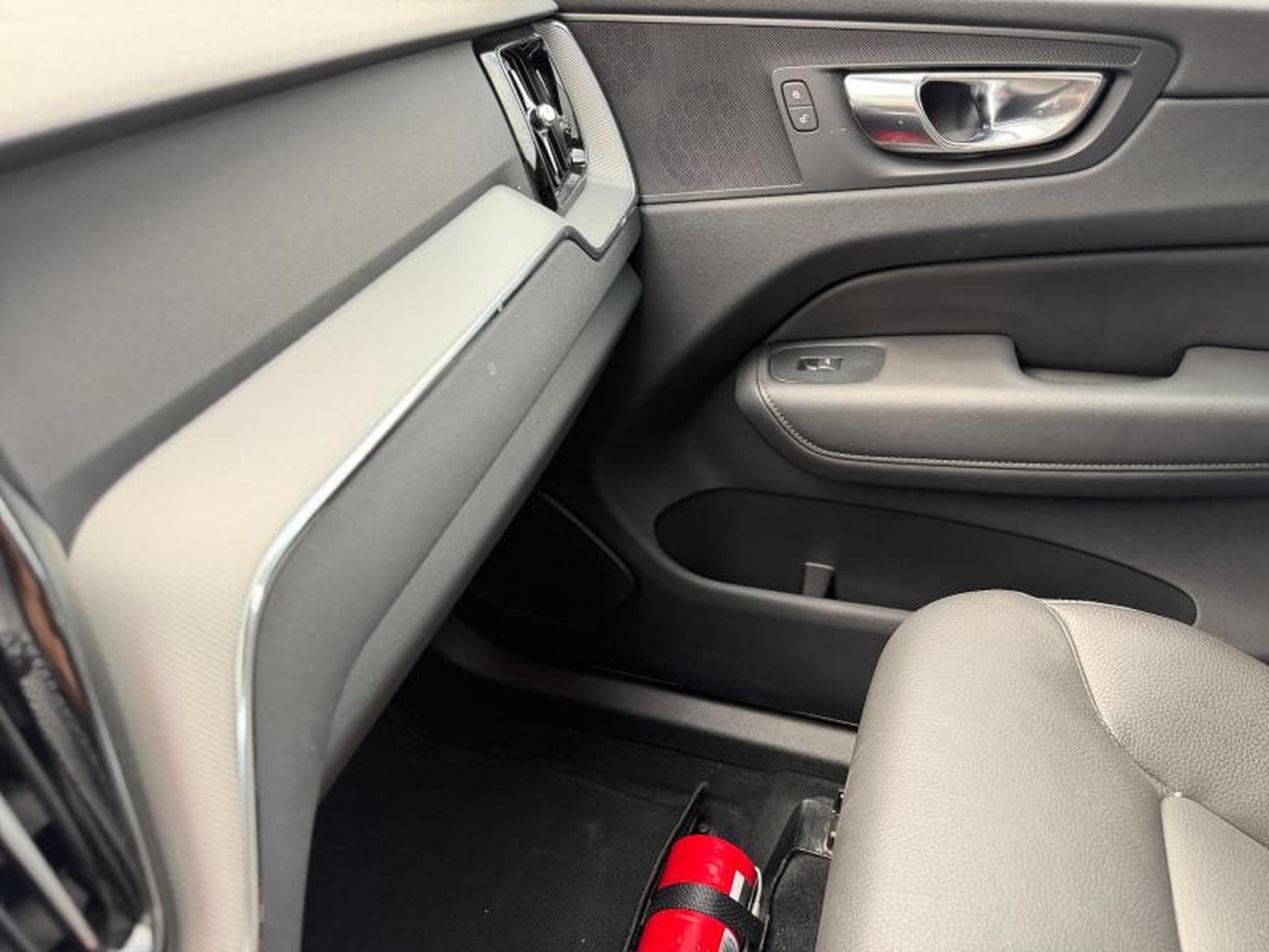 Volvo XC60 B5 Core AWD / Essence (2025) - Photo 20