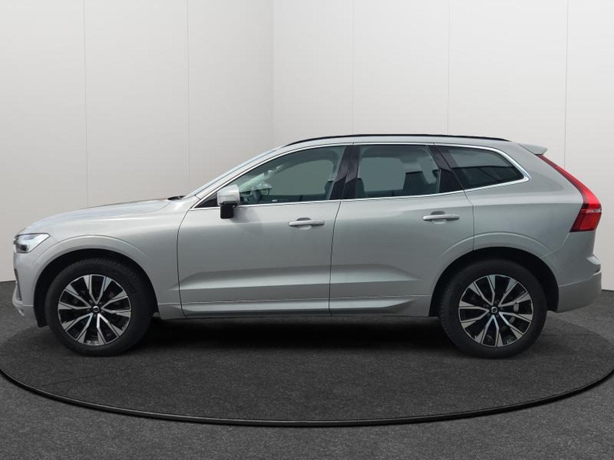Volvo XC60 B5 Core AWD / Essence (2025) - Photo 22