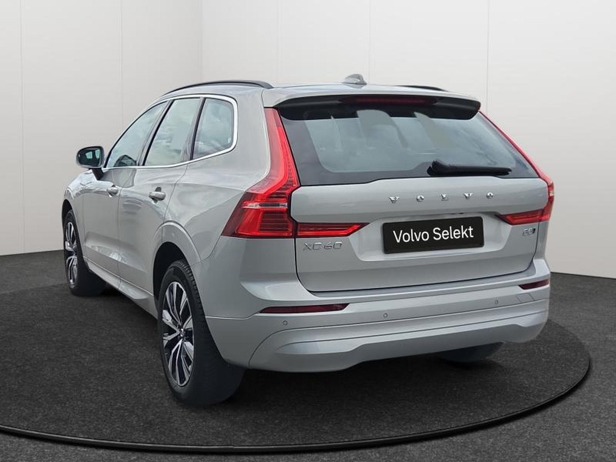 Volvo XC60 B5 Core AWD / Essence (2025) - Photo 23
