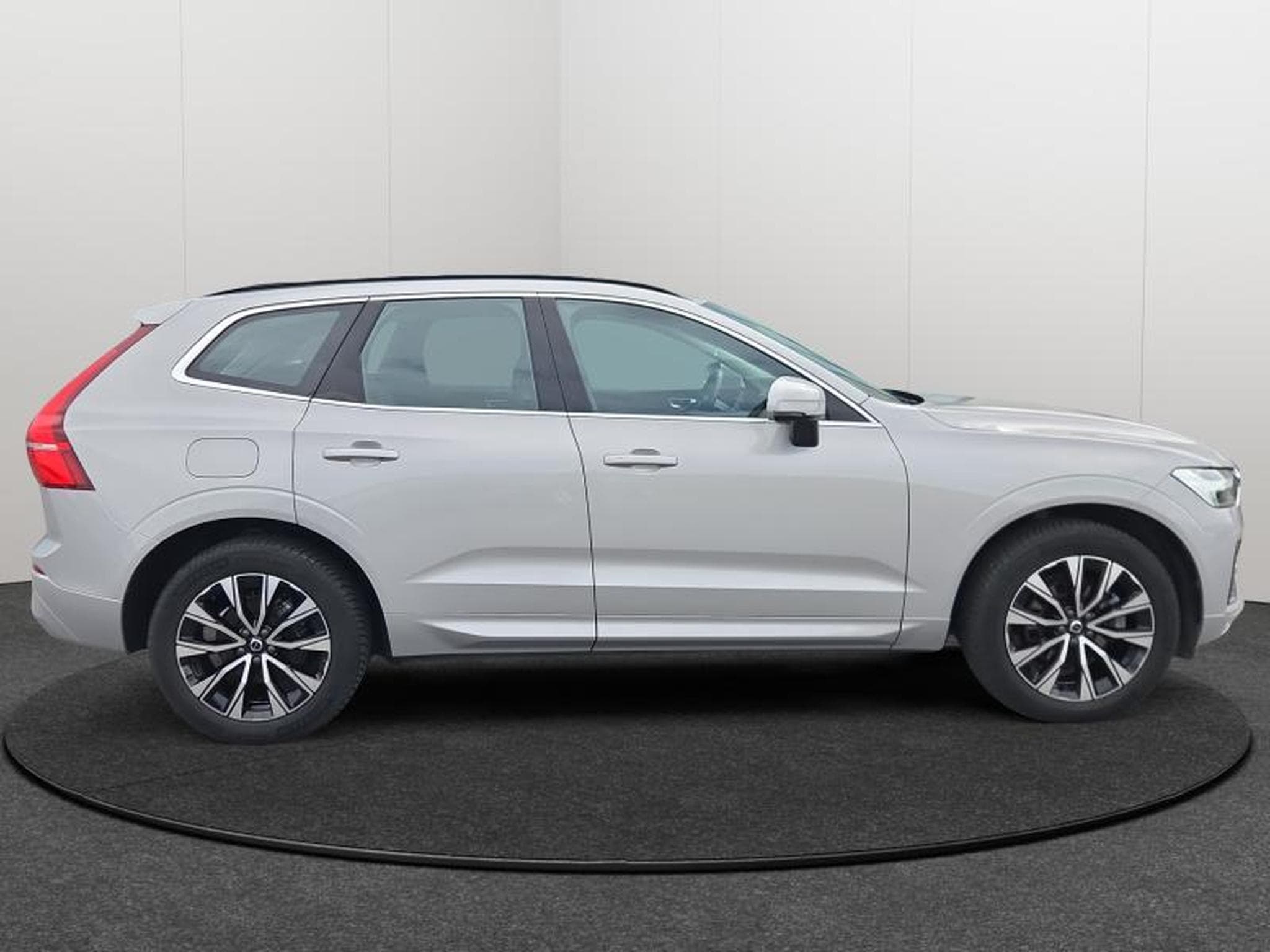 Volvo XC60 B5 Core AWD / Essence (2025) - Photo 26
