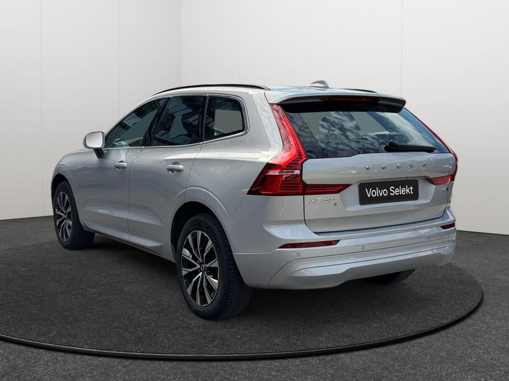 Volvo XC60 B5 Core AWD / Essence (2025) - Photo 3