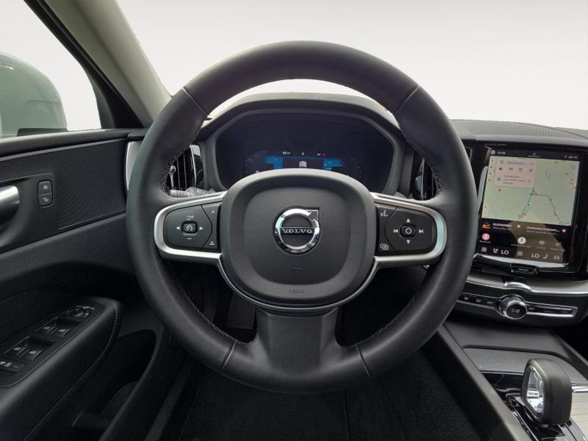Volvo XC60 B5 Core AWD / Essence (2025) - Photo 32