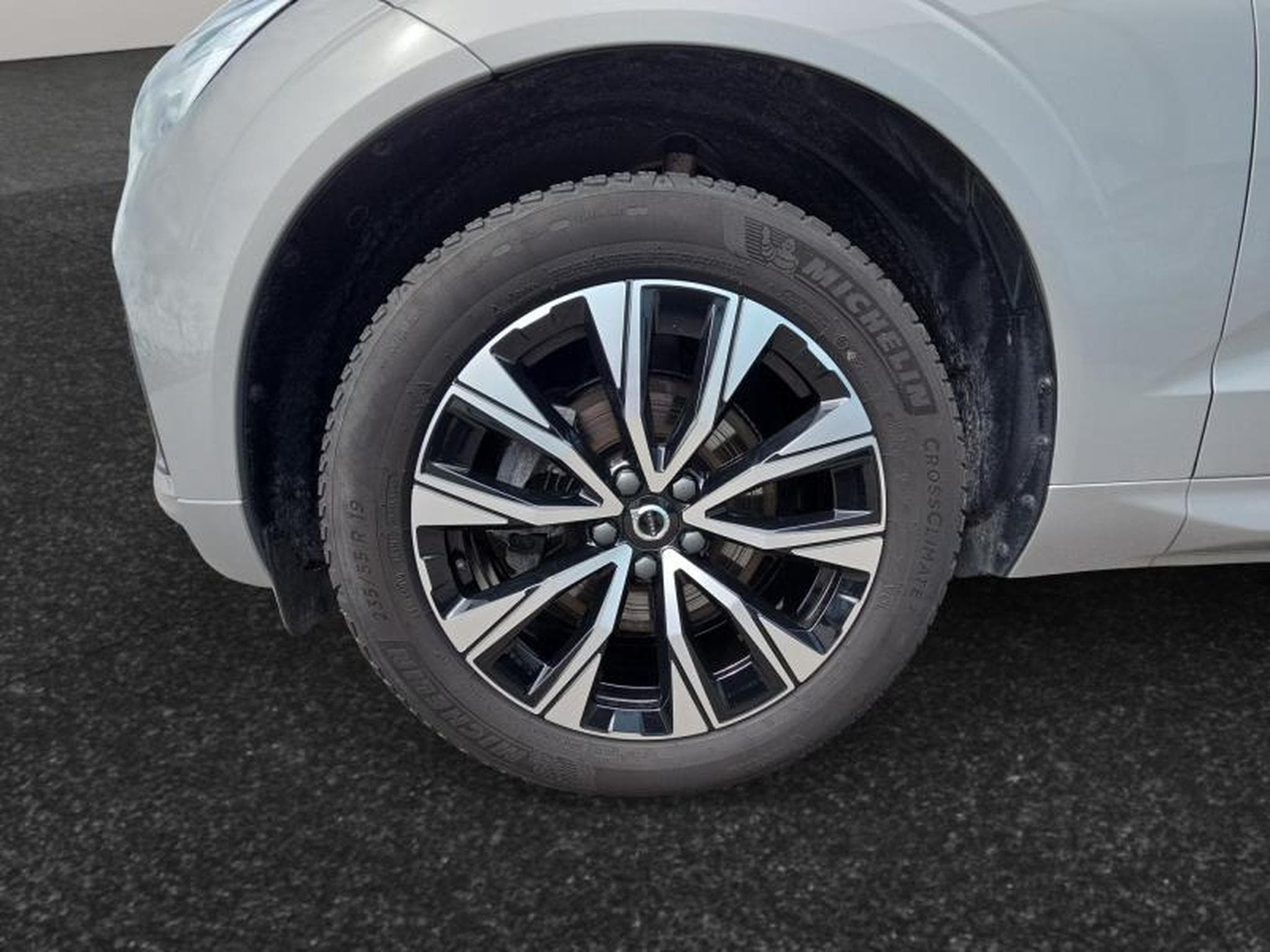 Volvo XC60 B5 Core AWD / Essence (2025) - Photo 33