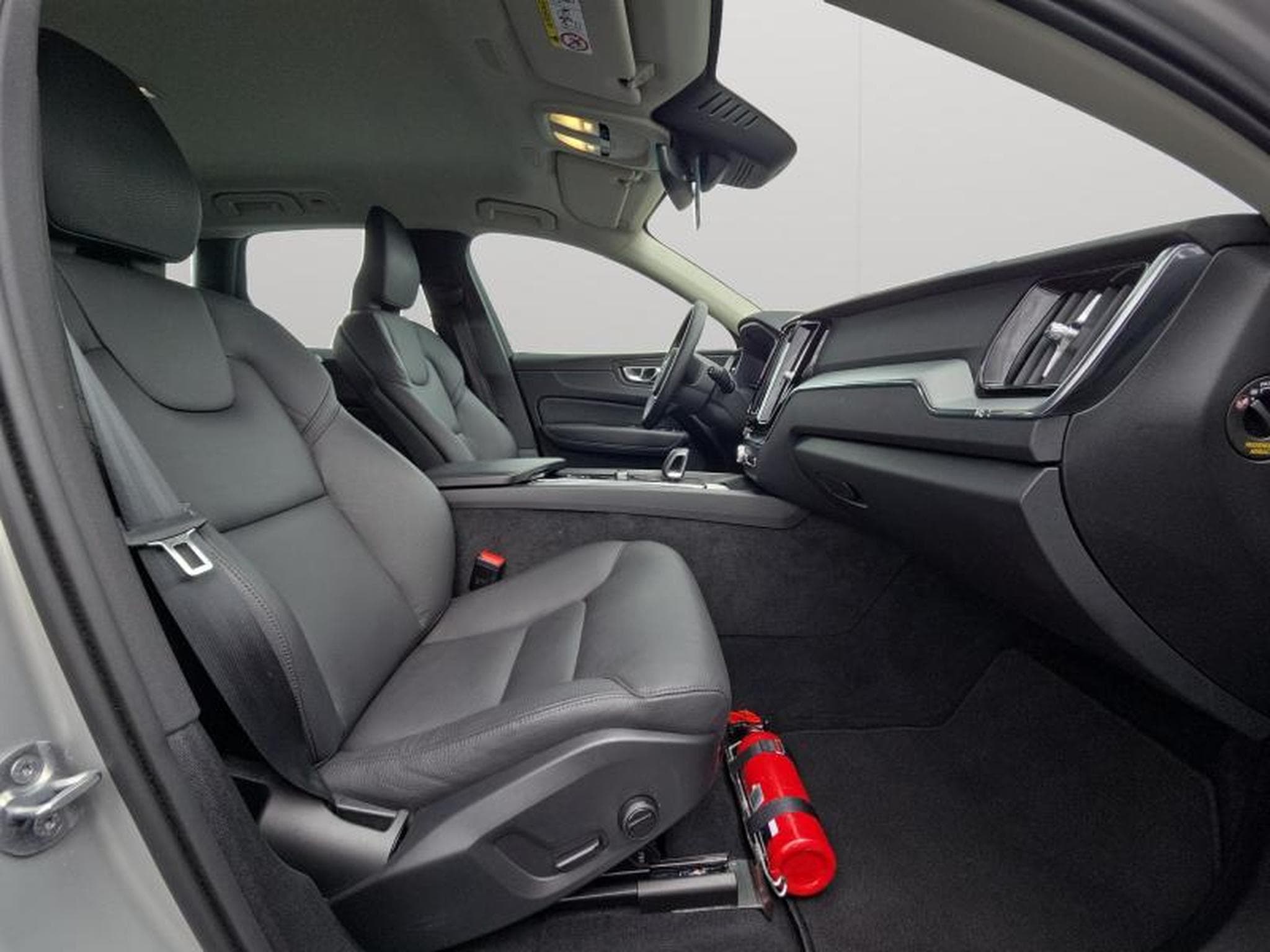 Volvo XC60 B5 Core AWD / Essence (2025) - Photo 34