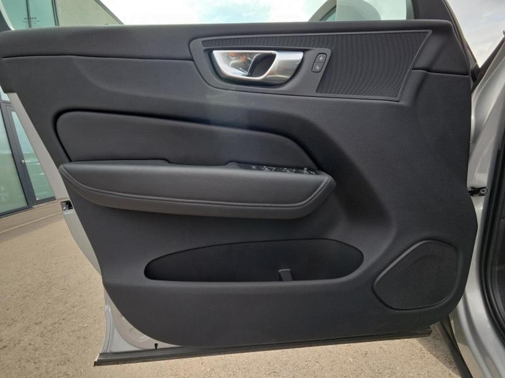 Volvo XC60 B5 Core AWD / Essence (2025) - Photo 39