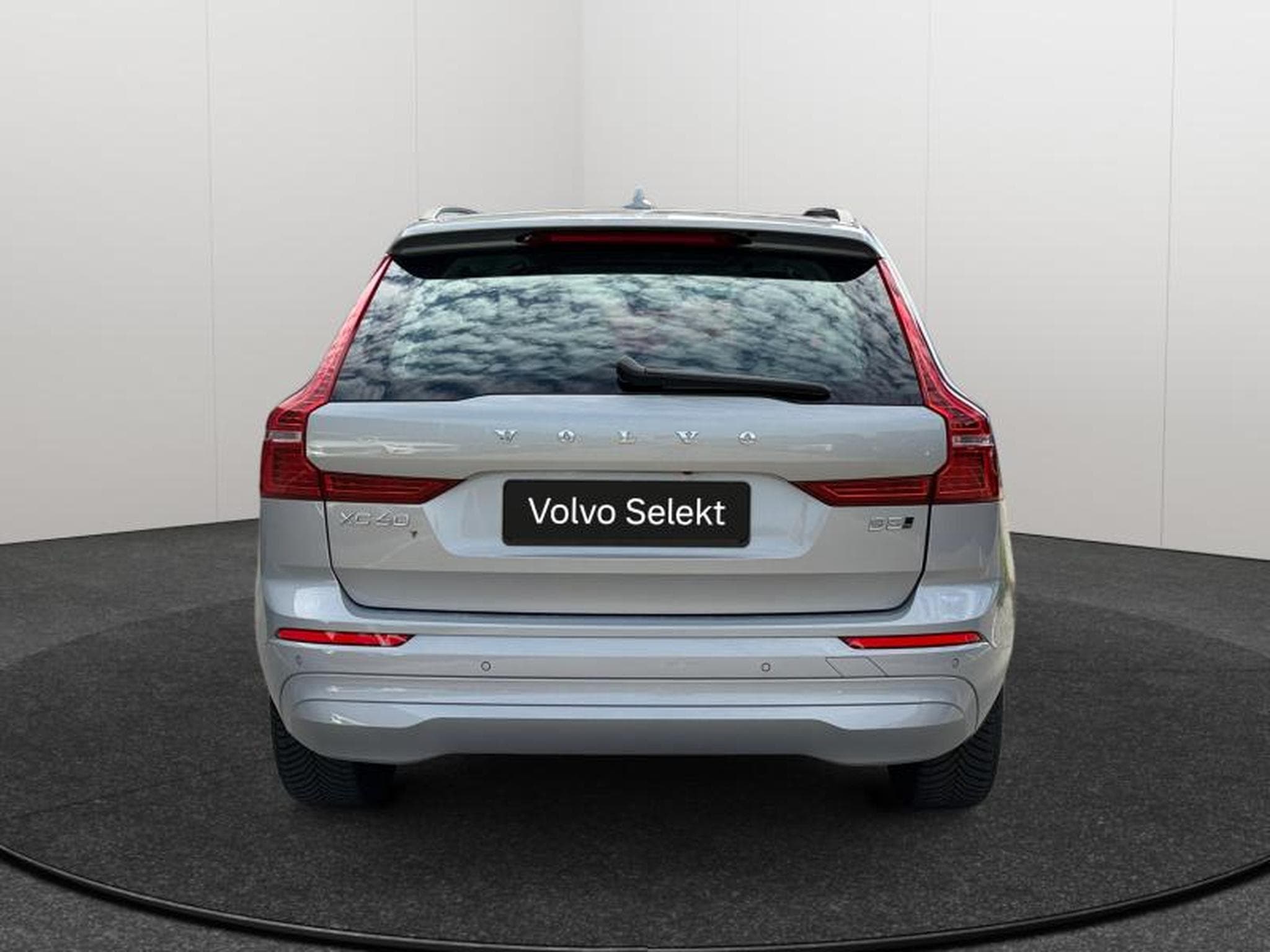 Volvo XC60 B5 Core AWD / Essence (2025) - Photo 4