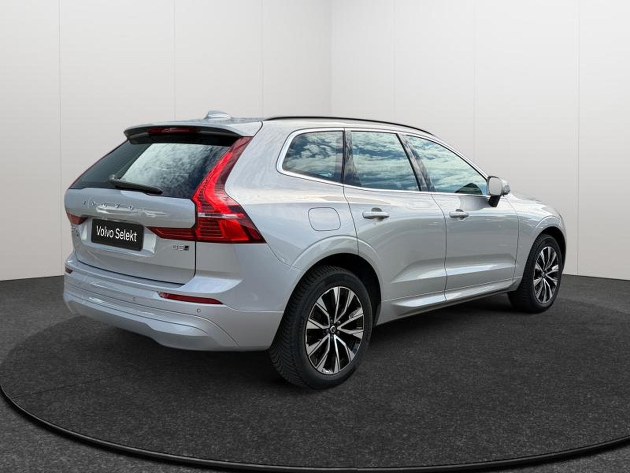 Volvo XC60 B5 Core AWD / Essence (2025) - Photo 5