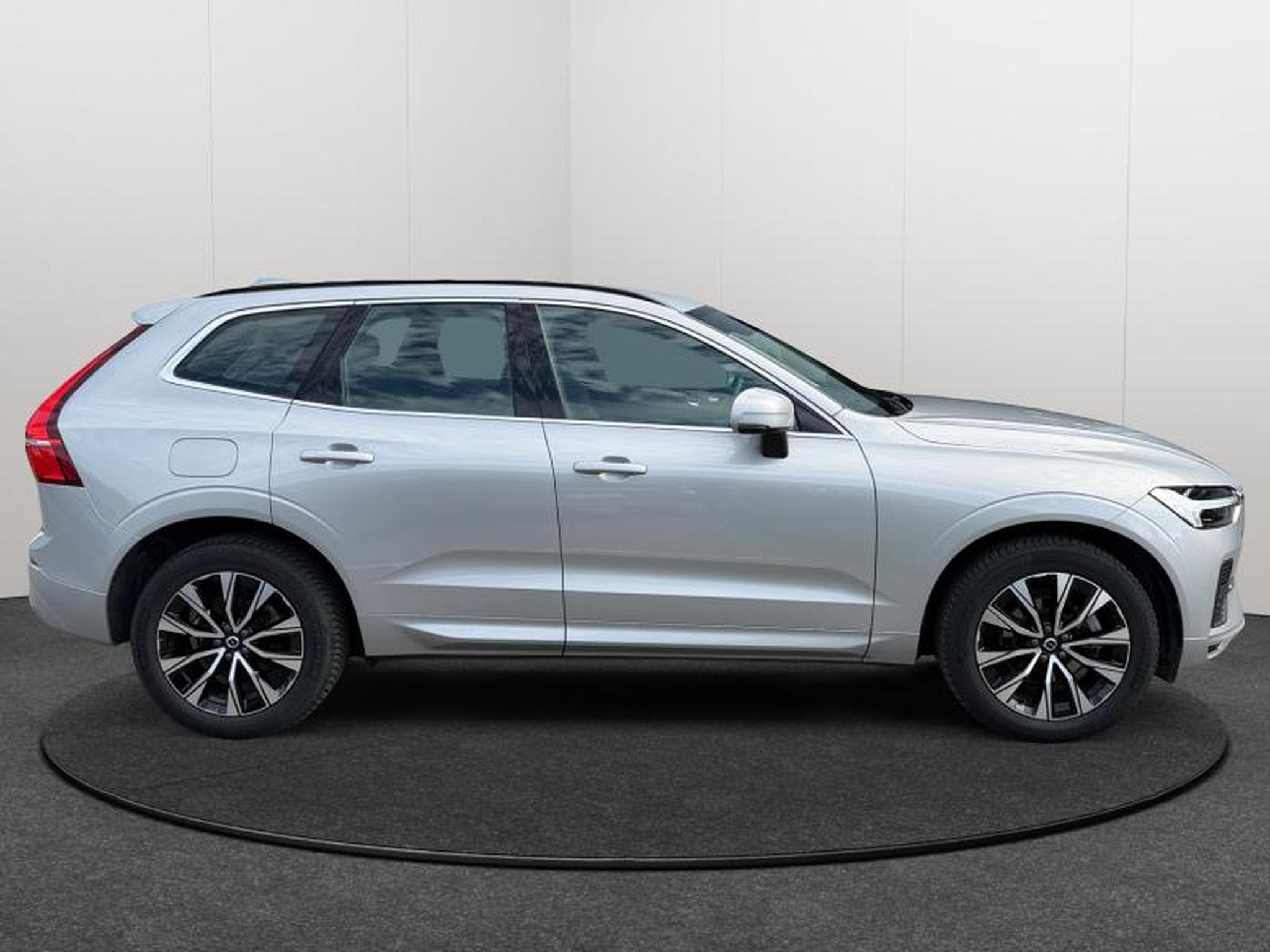 Volvo XC60 B5 Core AWD / Essence (2025) - Photo 6