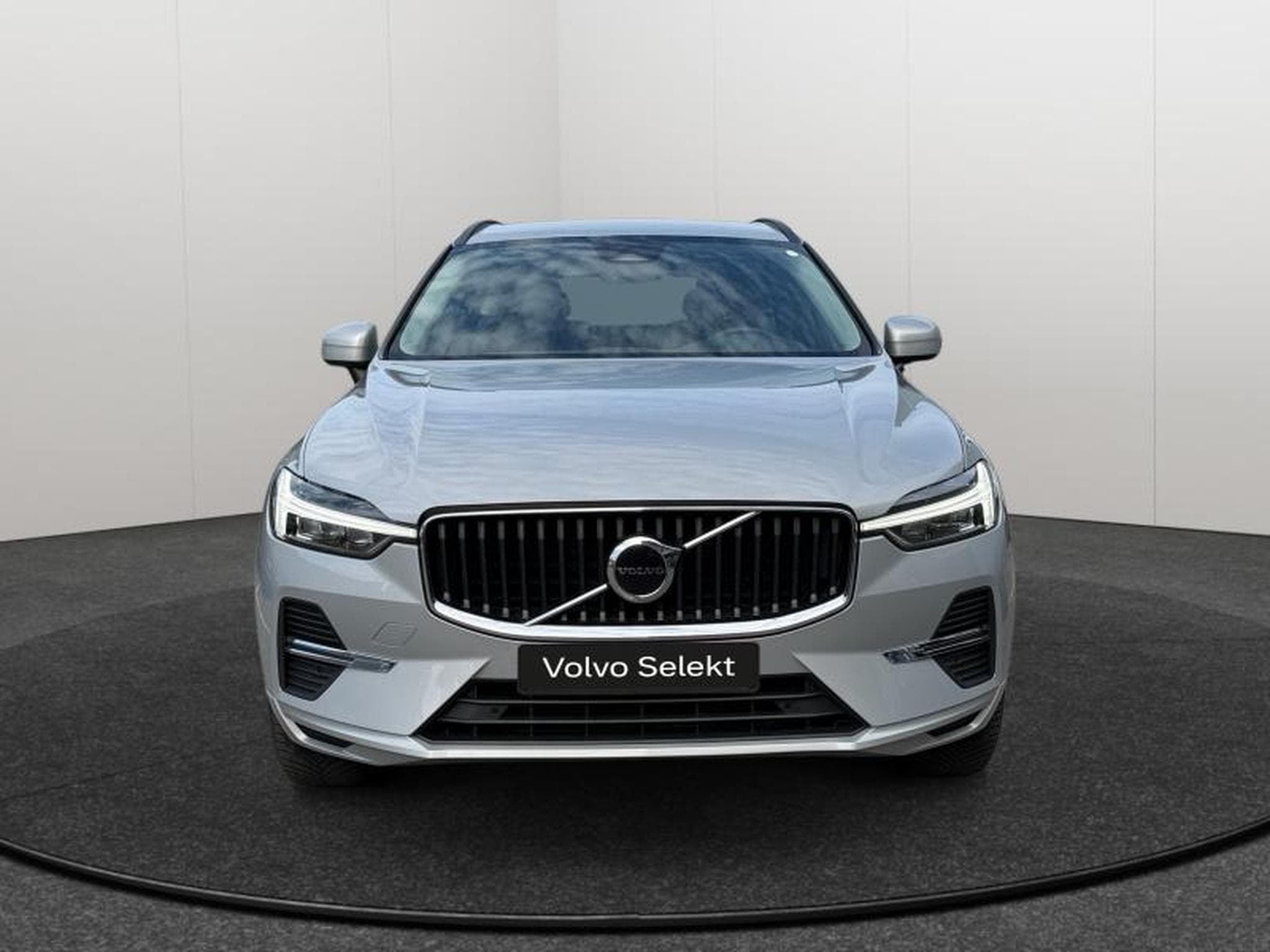Volvo XC60 B5 Core AWD / Essence (2025) - Photo 8