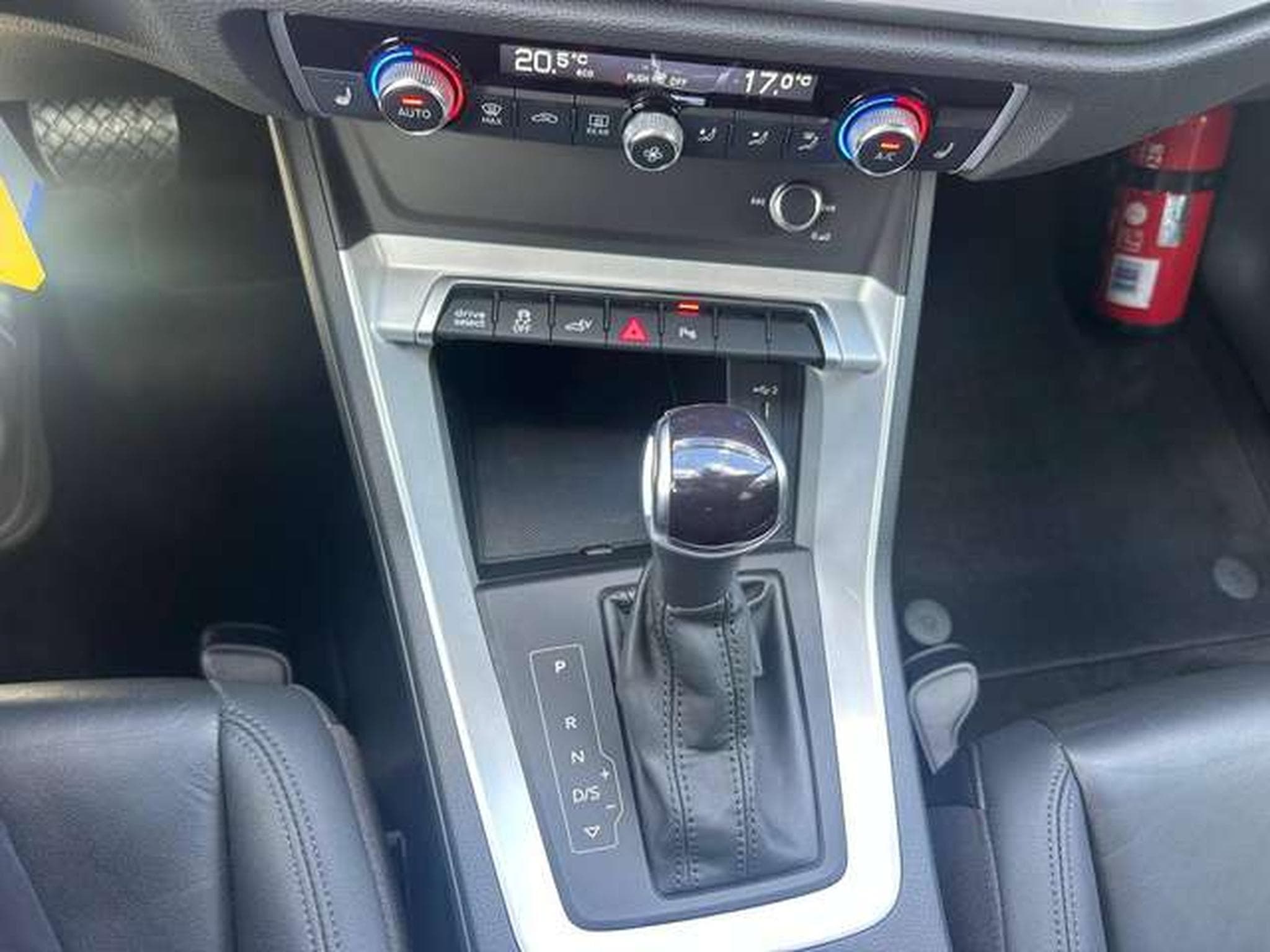 Audi Q3 Sportback PHEV 45 TFSIe S line 245CV (2022) - Foto 11