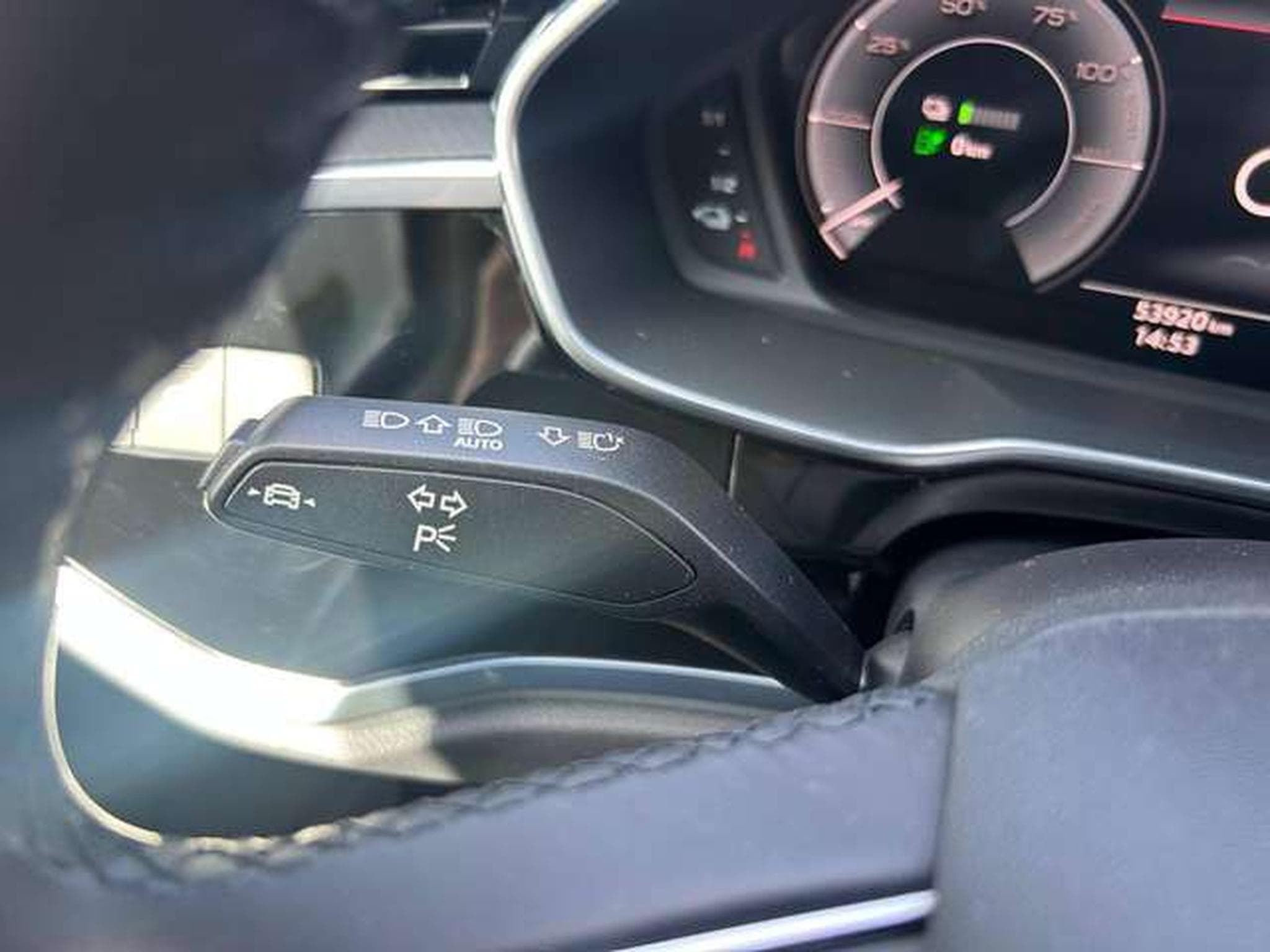Audi Q3 Sportback PHEV 45 TFSIe S line 245CV (2022) - Foto 13