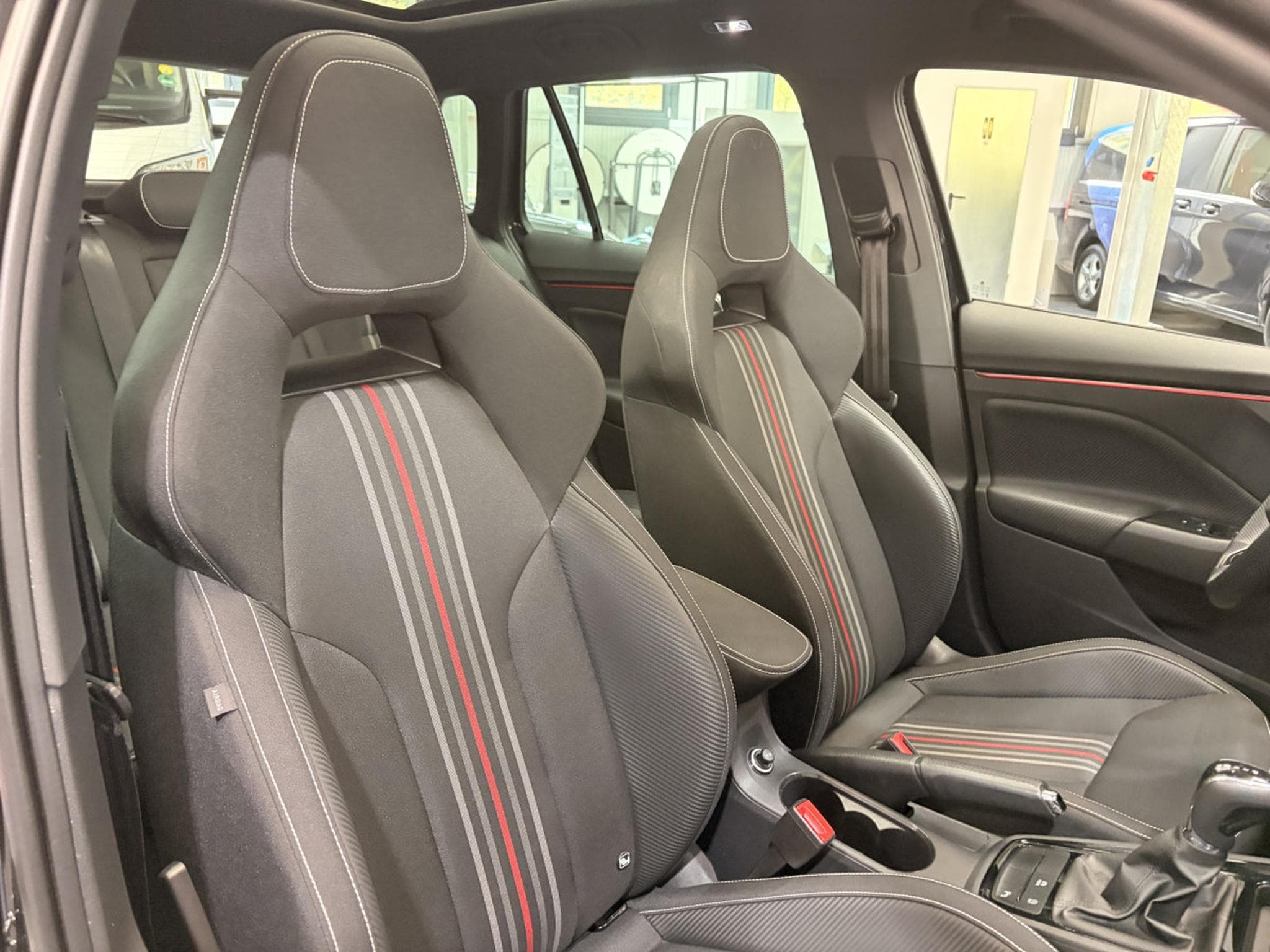 Skoda Kamiq 1.5 TSI Monte Carlo 150HP DSG (2024) - Photo 12