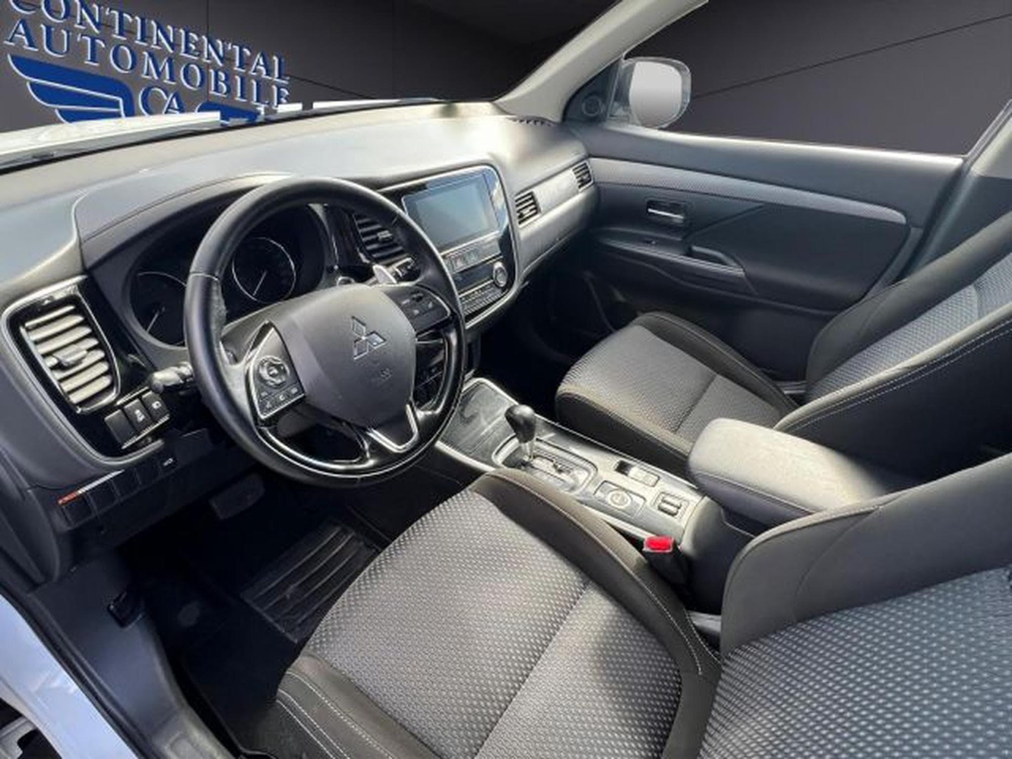 Mitsubishi Outlander Outlander 4x4 KLIMA,NAVI,PDC,360CAM,SHZ,XENON,BT (2017) - Photo 10