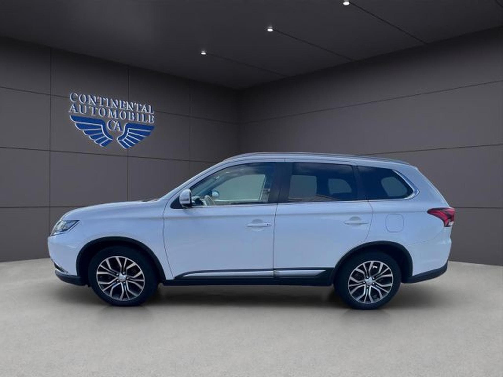 Mitsubishi Outlander Outlander 4x4 KLIMA,NAVI,PDC,360CAM,SHZ,XENON,BT (2017) - Photo 3