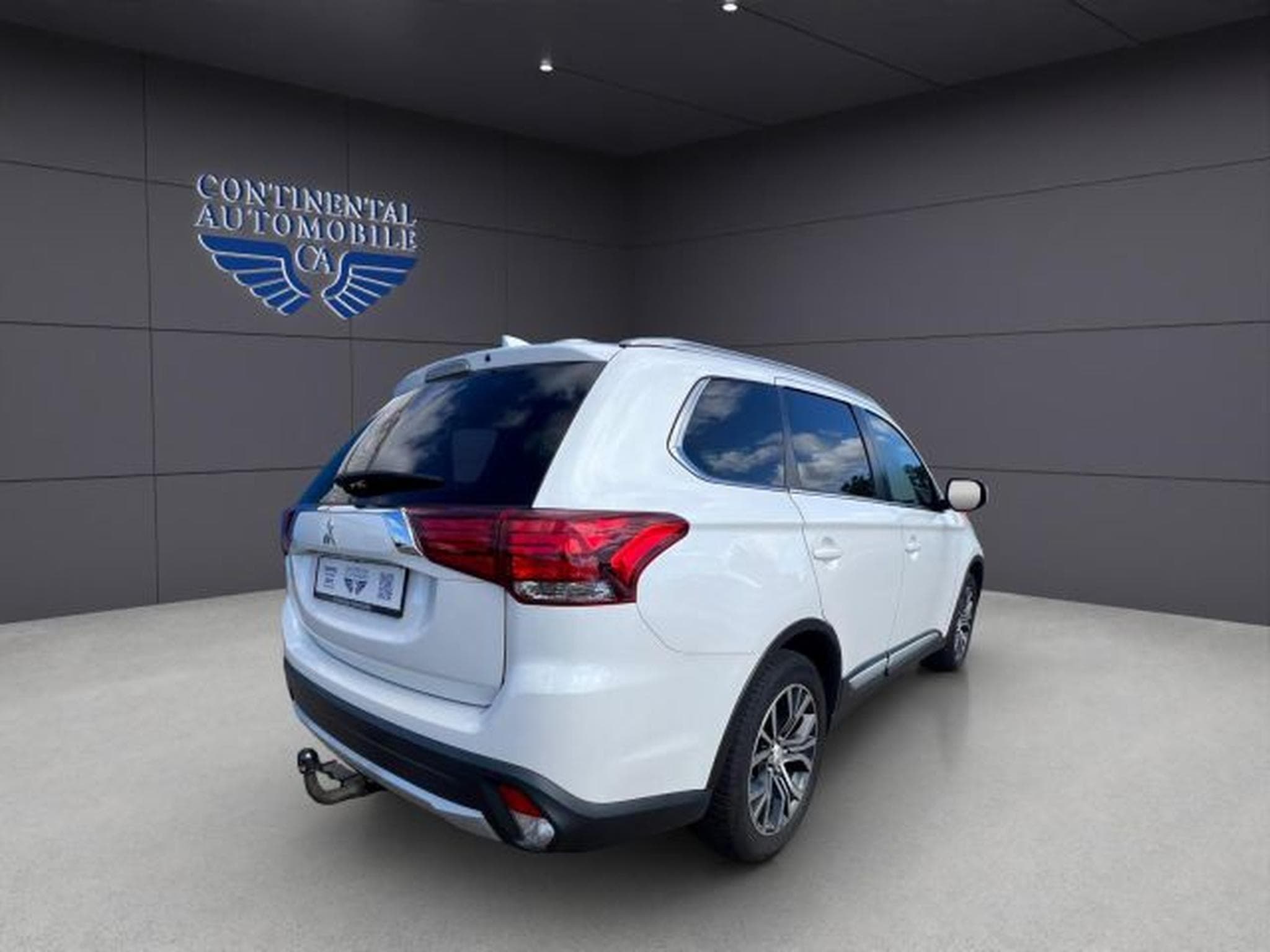 Mitsubishi Outlander Outlander 4x4 KLIMA,NAVI,PDC,360CAM,SHZ,XENON,BT (2017) - Photo 6