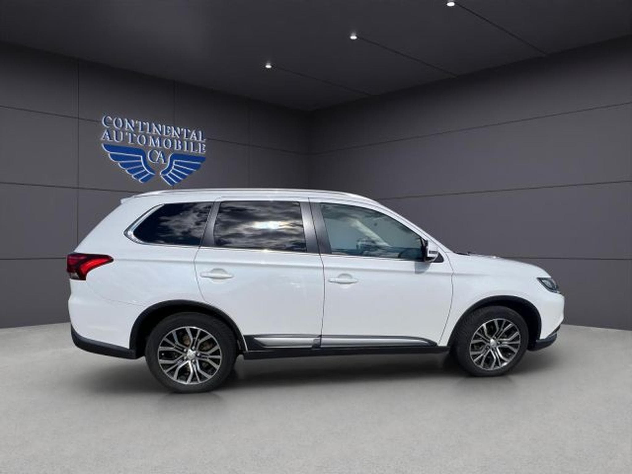 Mitsubishi Outlander Outlander 4x4 KLIMA,NAVI,PDC,360CAM,SHZ,XENON,BT (2017) - Photo 7