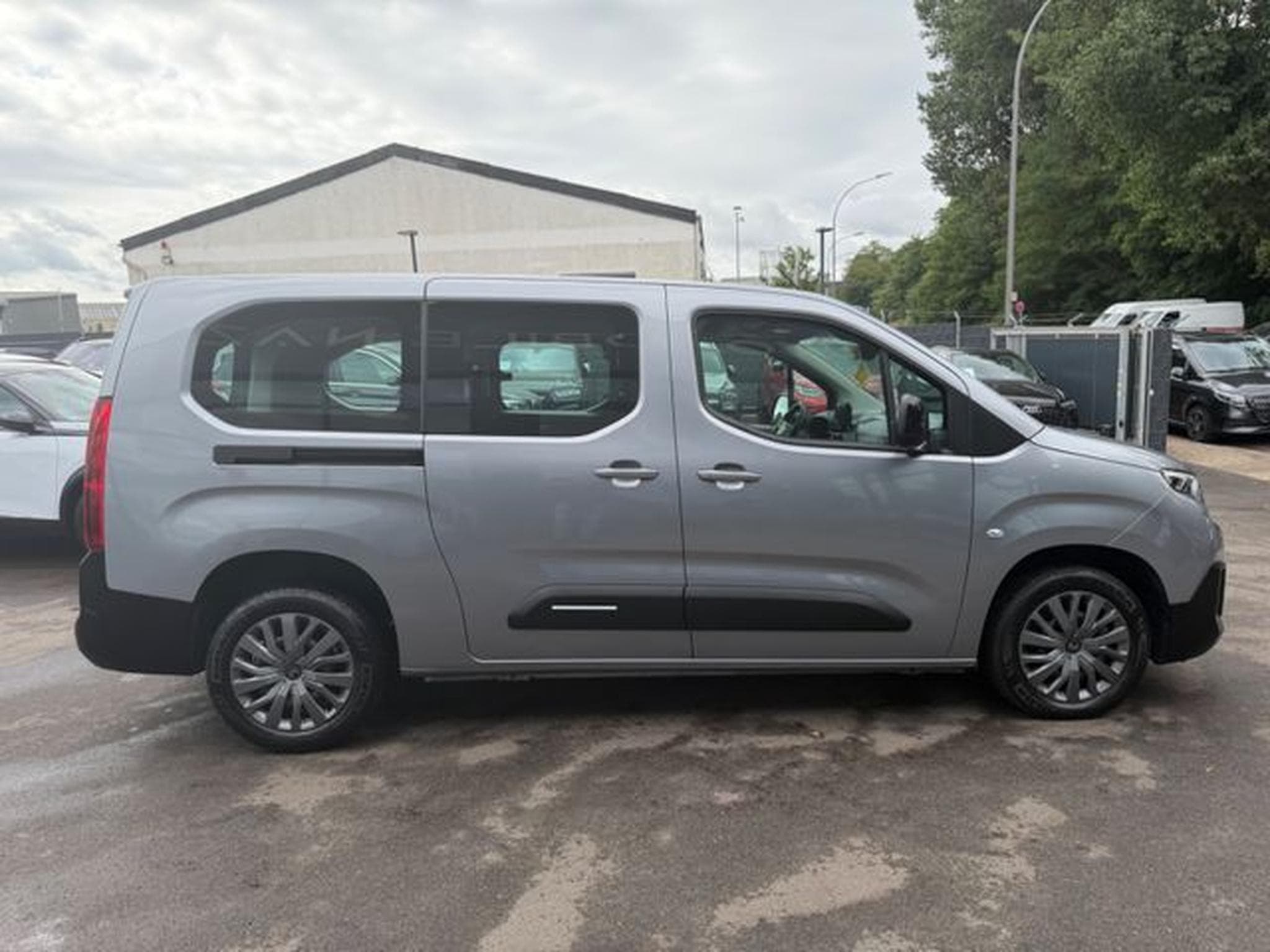 Citroën Berlingo BERLINGO PLUS XL LANG VERSION *FACELIFT*NAVI*KAM (2024) - Foto 14