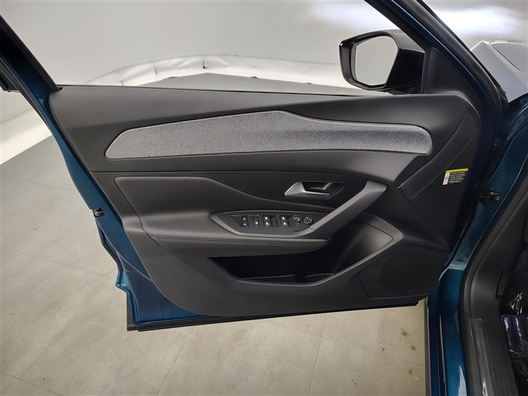 Peugeot 408 1.2 Hybrid 136cv e-DCS6 Allure NAVI / FULL LED / CAMERA 360 (2025) - Photo 16