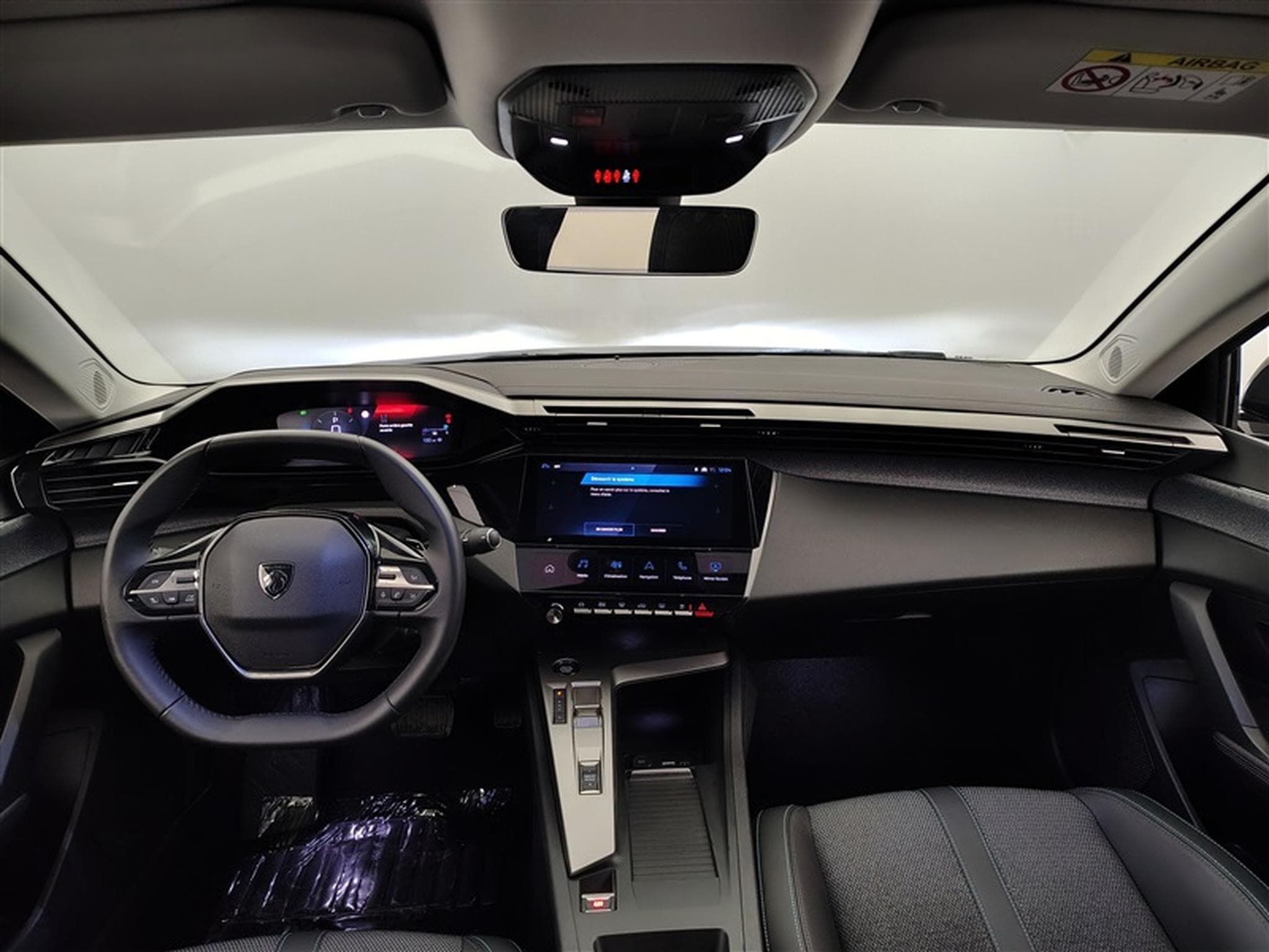 Peugeot 408 1.2 Hybrid 136cv e-DCS6 Allure NAVI / FULL LED / CAMERA 360 (2025) - Photo 7