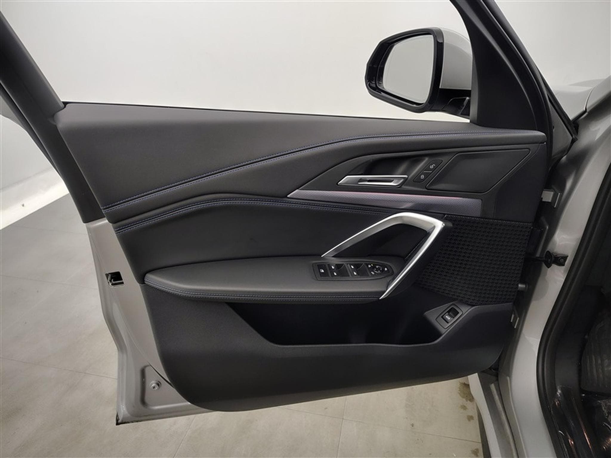 BMW X1 1.5iA sDrive18 Pack M PRO NAVI / FULL LED / PANO / JA 19" (2025) - Photo 17