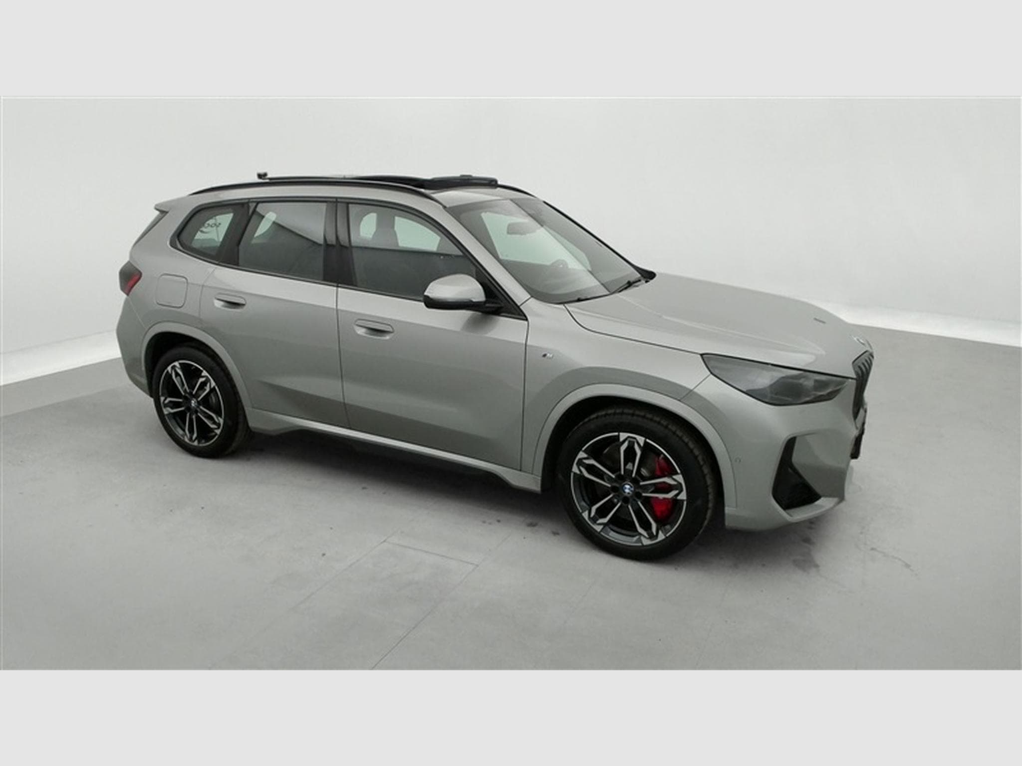 BMW X1 1.5iA sDrive18 Pack M PRO NAVI / FULL LED / PANO / JA 19" (2025) - Photo 25