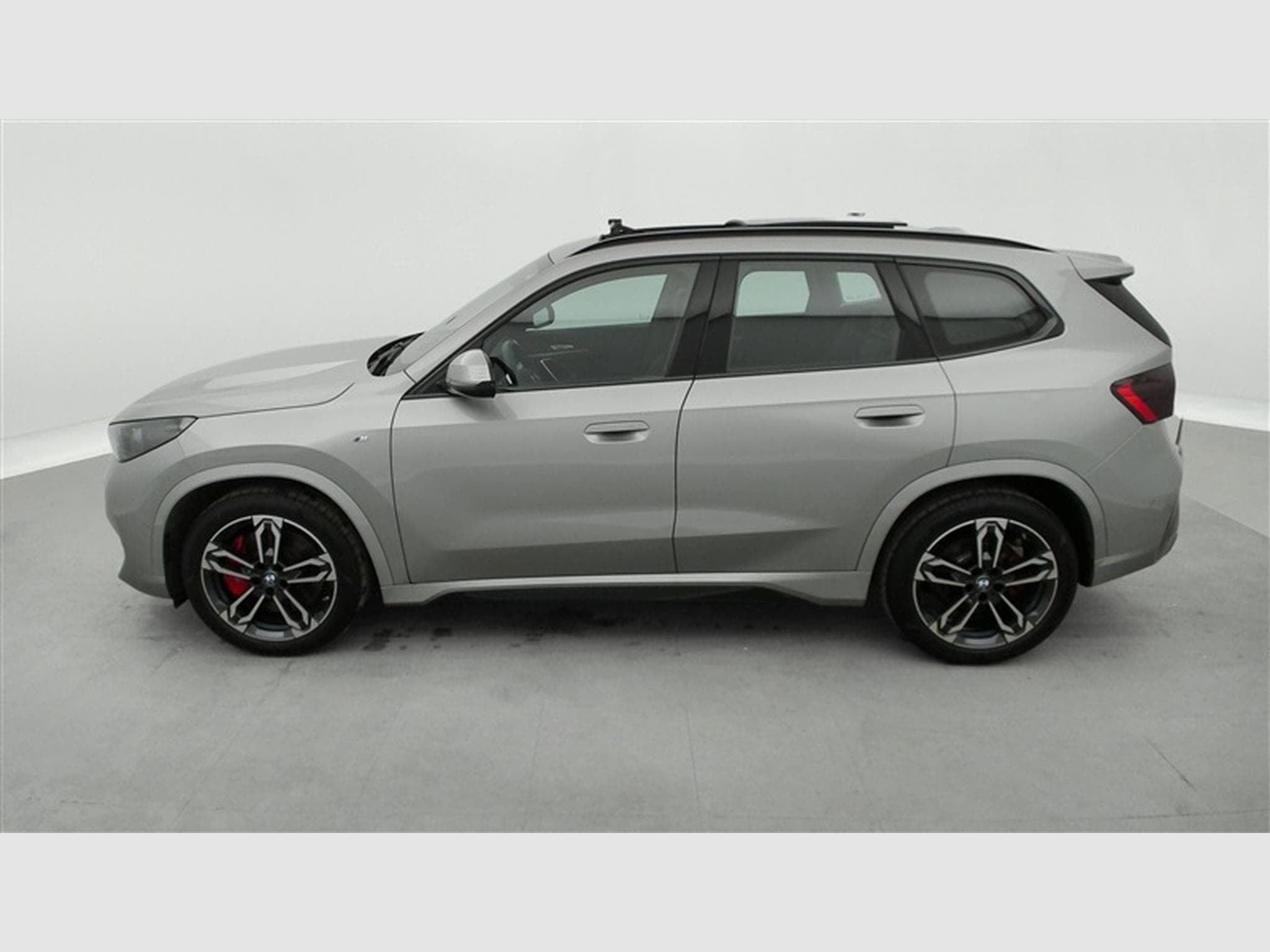 BMW X1 1.5iA sDrive18 Pack M PRO NAVI / FULL LED / PANO / JA 19" (2025) - Photo 3