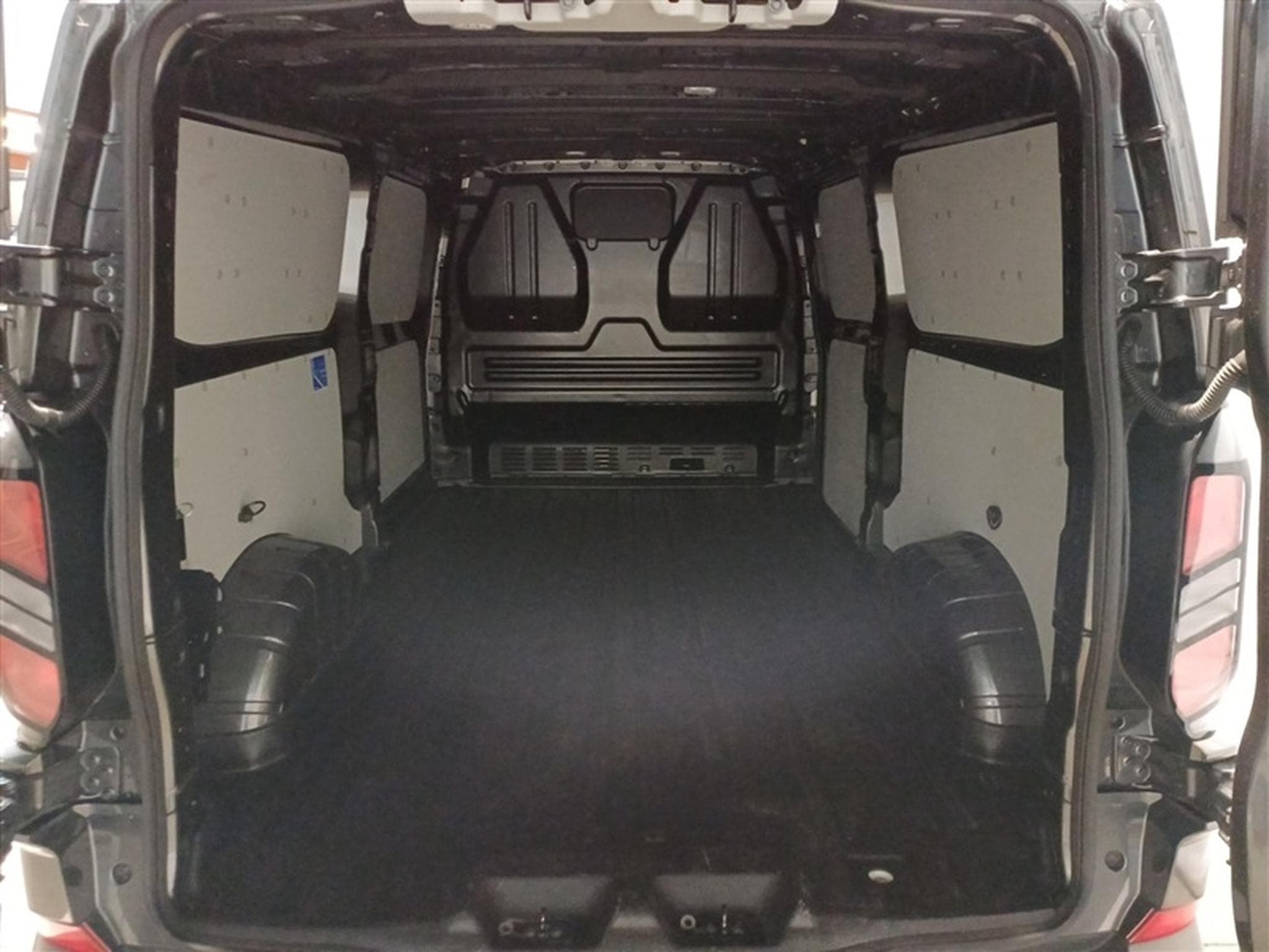 Ford Transit 2.0 TDCi L2H1 CarPlay/CAM/NAVI (2025) - Photo 15