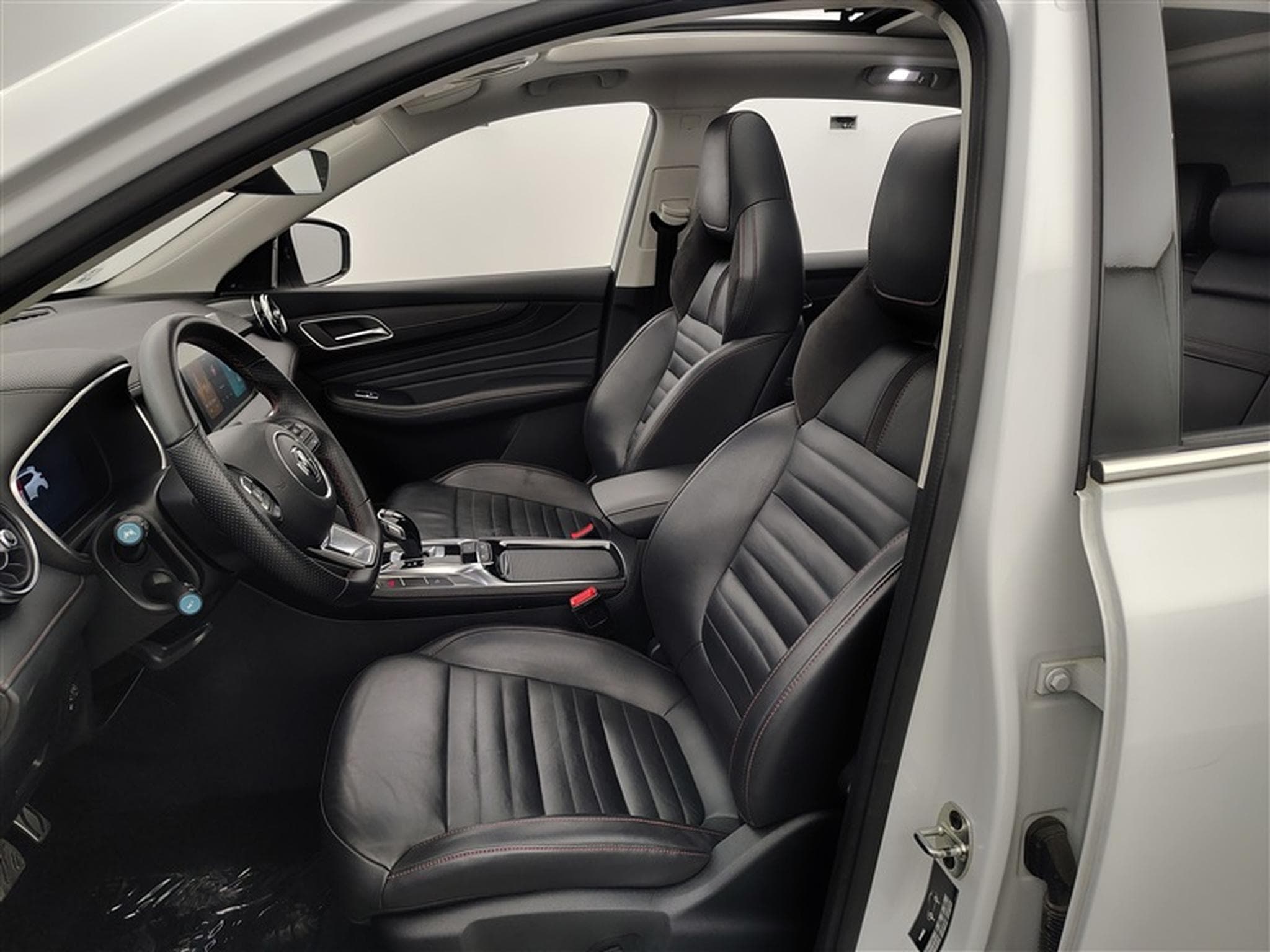 MG HS 1.5 T-GDi 160cv BVA Luxury NAVI / FULL LED / CUIR / PANO (2024) - Photo 6