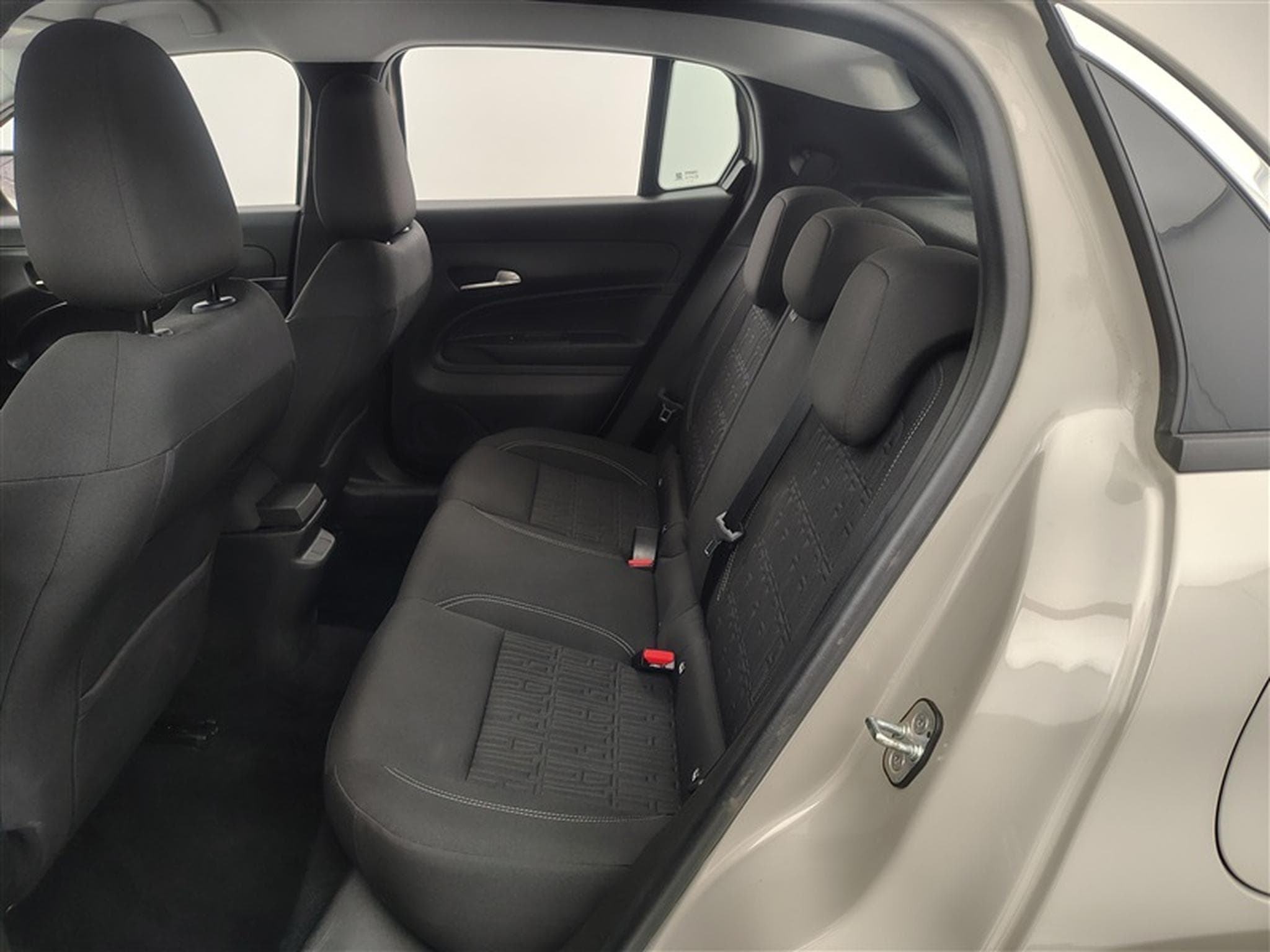 Fiat 600 1.2 Hybrid 136cv DCT Icone NAVI / FULL LED / KEYLESS / CAM (2025) - Photo 13