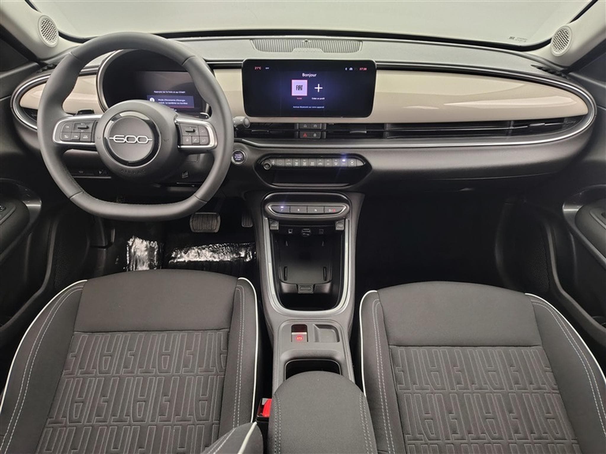 Fiat 600 1.2 Hybrid 136cv DCT Icone NAVI / FULL LED / KEYLESS / CAM (2025) - Photo 8