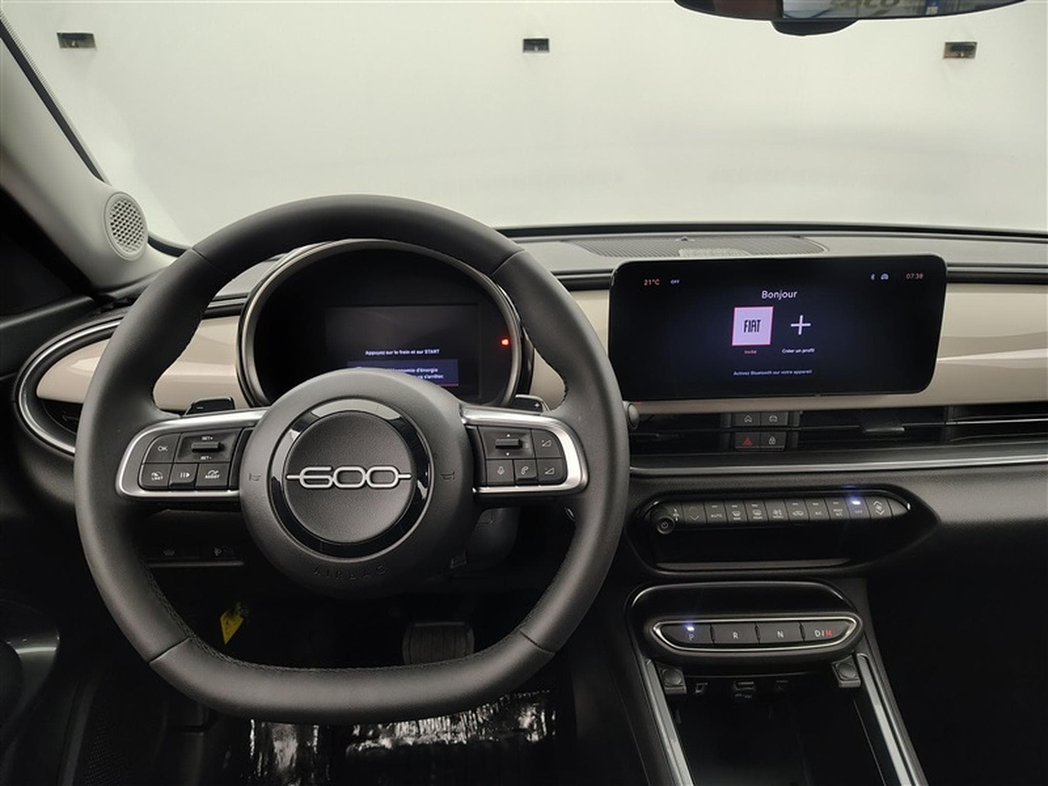 Fiat 600 1.2 Hybrid 136cv DCT Icone NAVI / FULL LED / KEYLESS / CAM (2025) - Photo 9