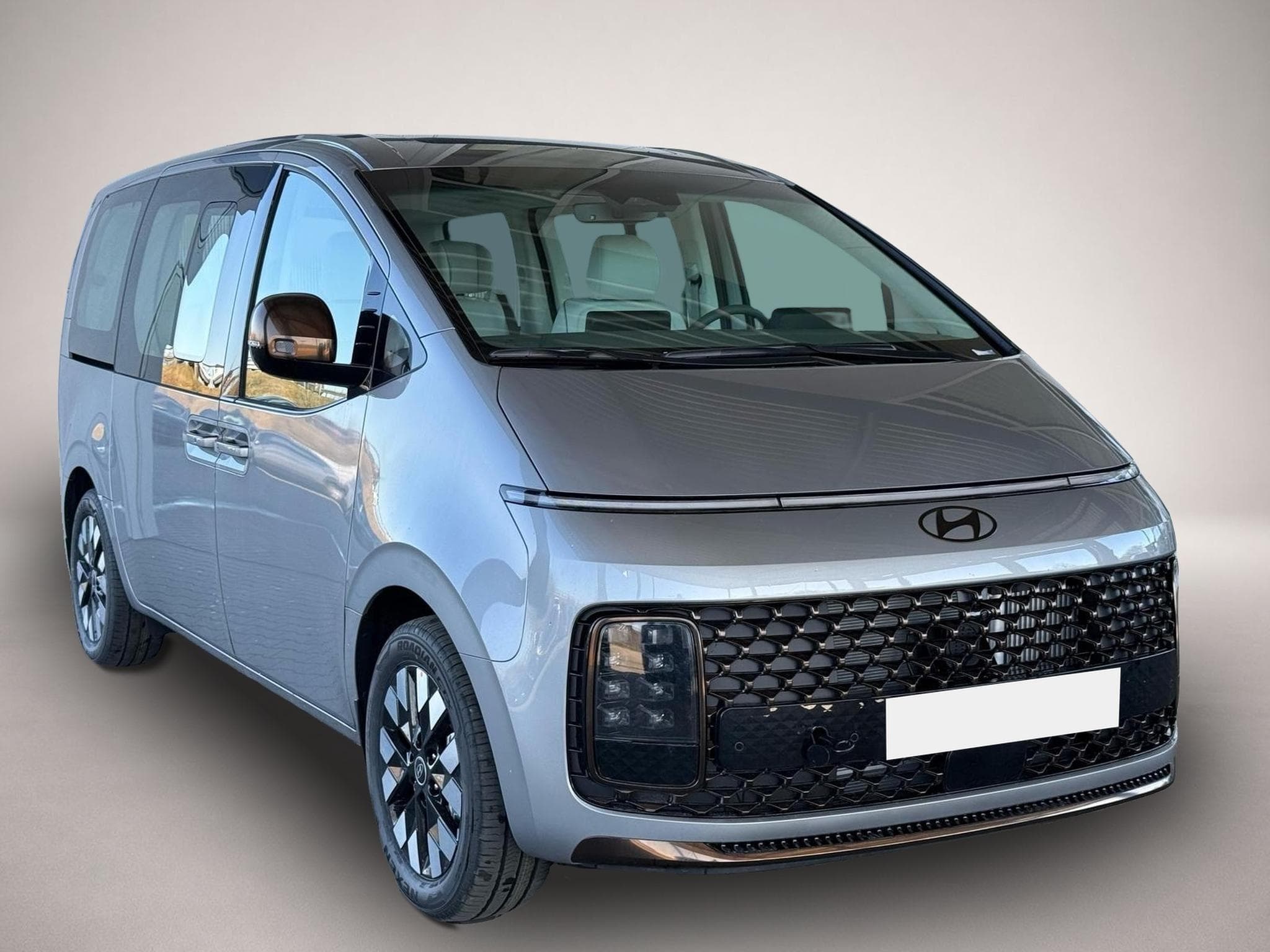 Hyundai Staria (2025) - Photo 4