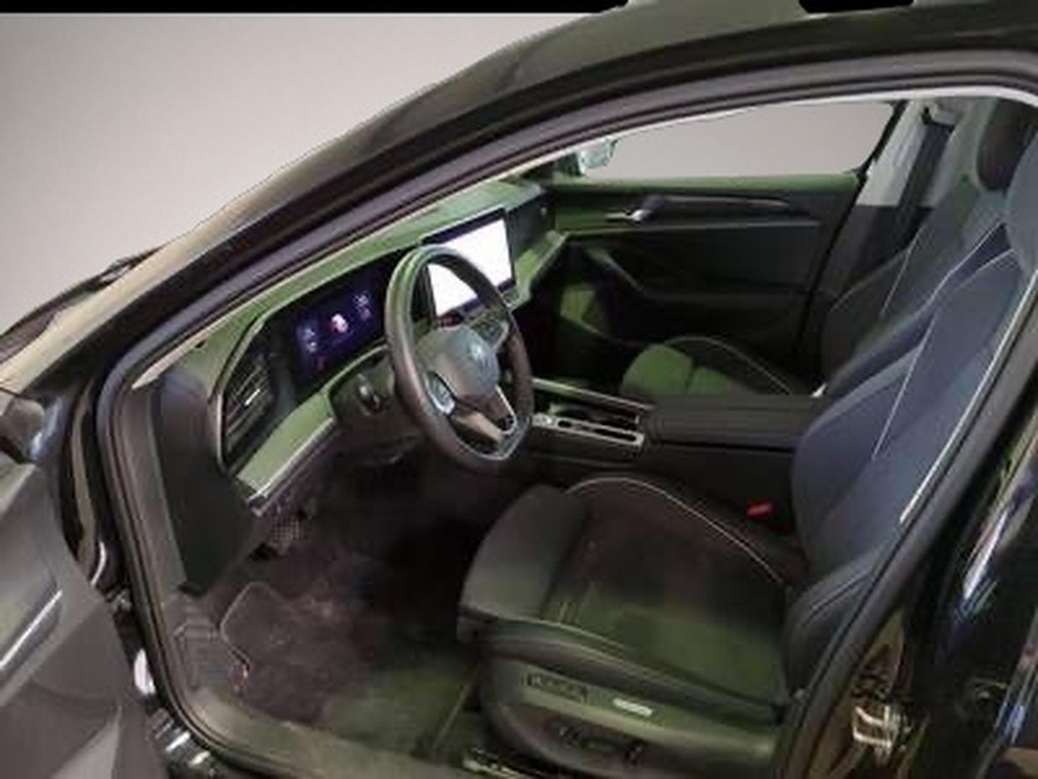 VW Passat (2025) - Photo 3