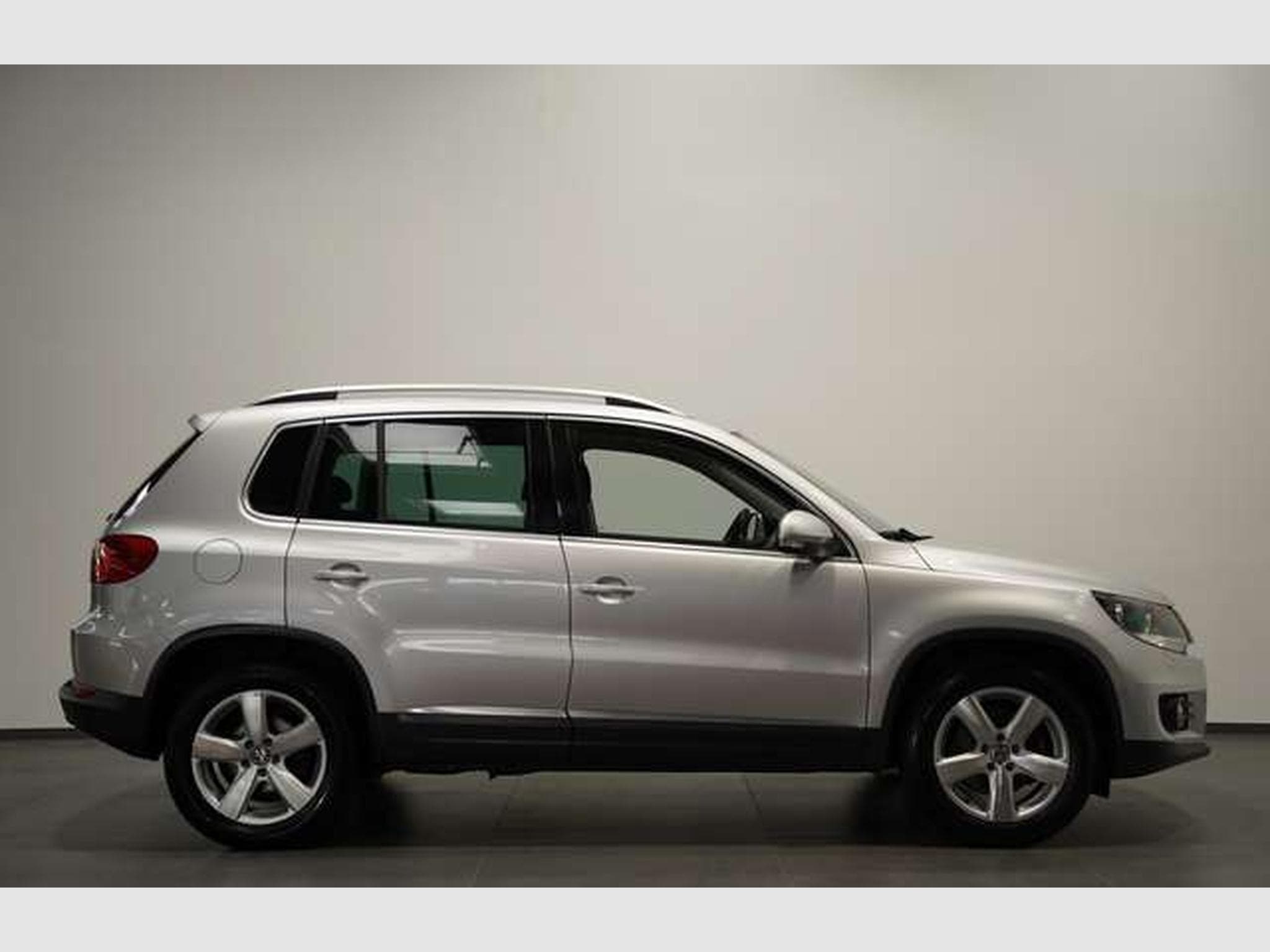 VW Tiguan Sport & Style BMT *Navi *AHK *SHZ *Tempo (2014) - Photo 4