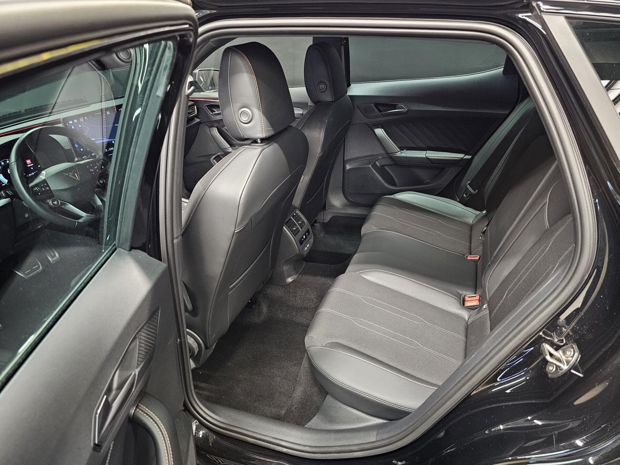 Cupra Formentor 1.5 e-tsi 150cv DSG7 Hayon électrique/ (2025) - Photo 14