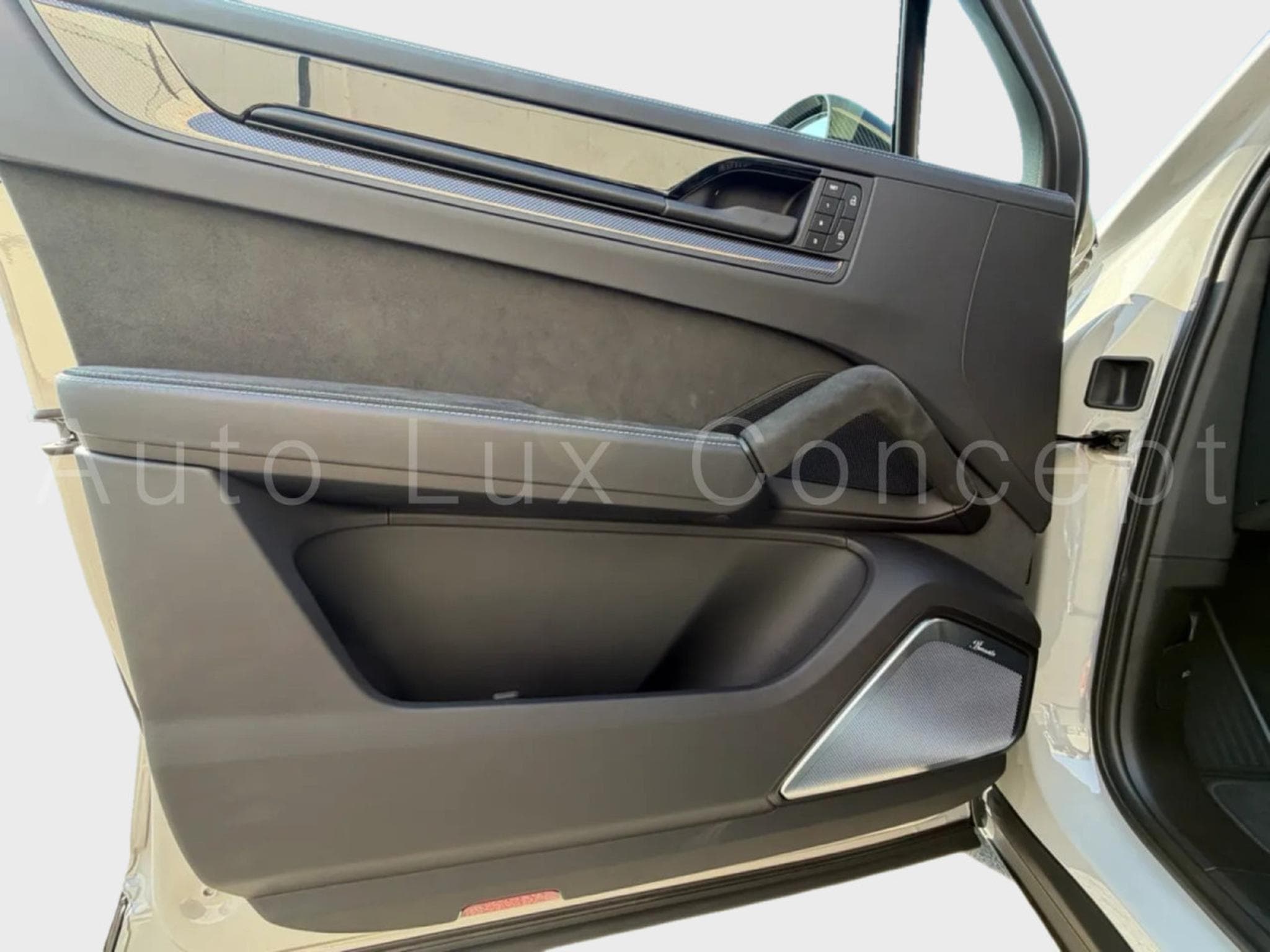 Porsche Cayenne Turbo E-Hybrid Coupé avec Pack GT (2026) - Photo 15