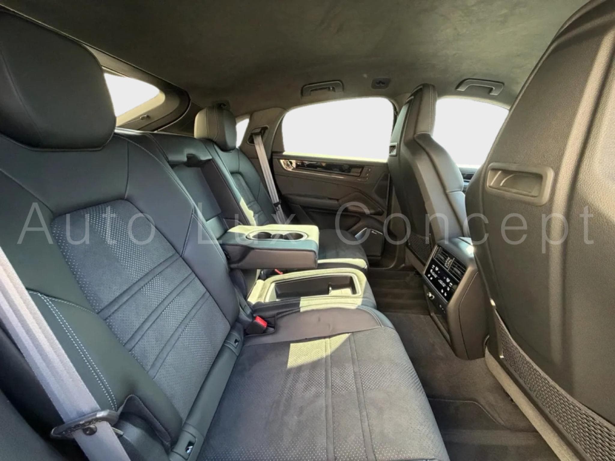 Porsche Cayenne Turbo E-Hybrid Coupé avec Pack GT (2026) - Photo 9