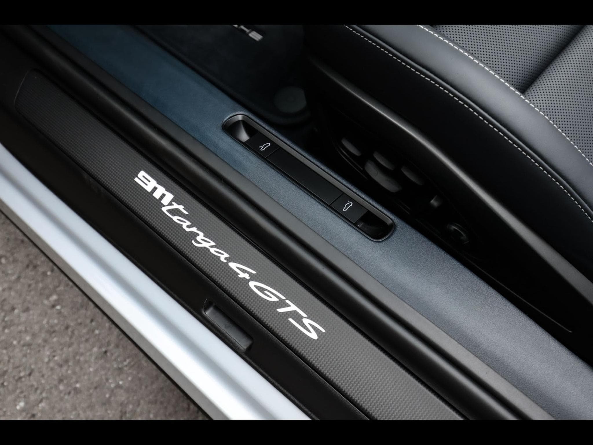 Porsche 911 (992.2) TARGA 4 GTS PDK - CARBON SPORT DESIGN PACK (2026) - Foto 18