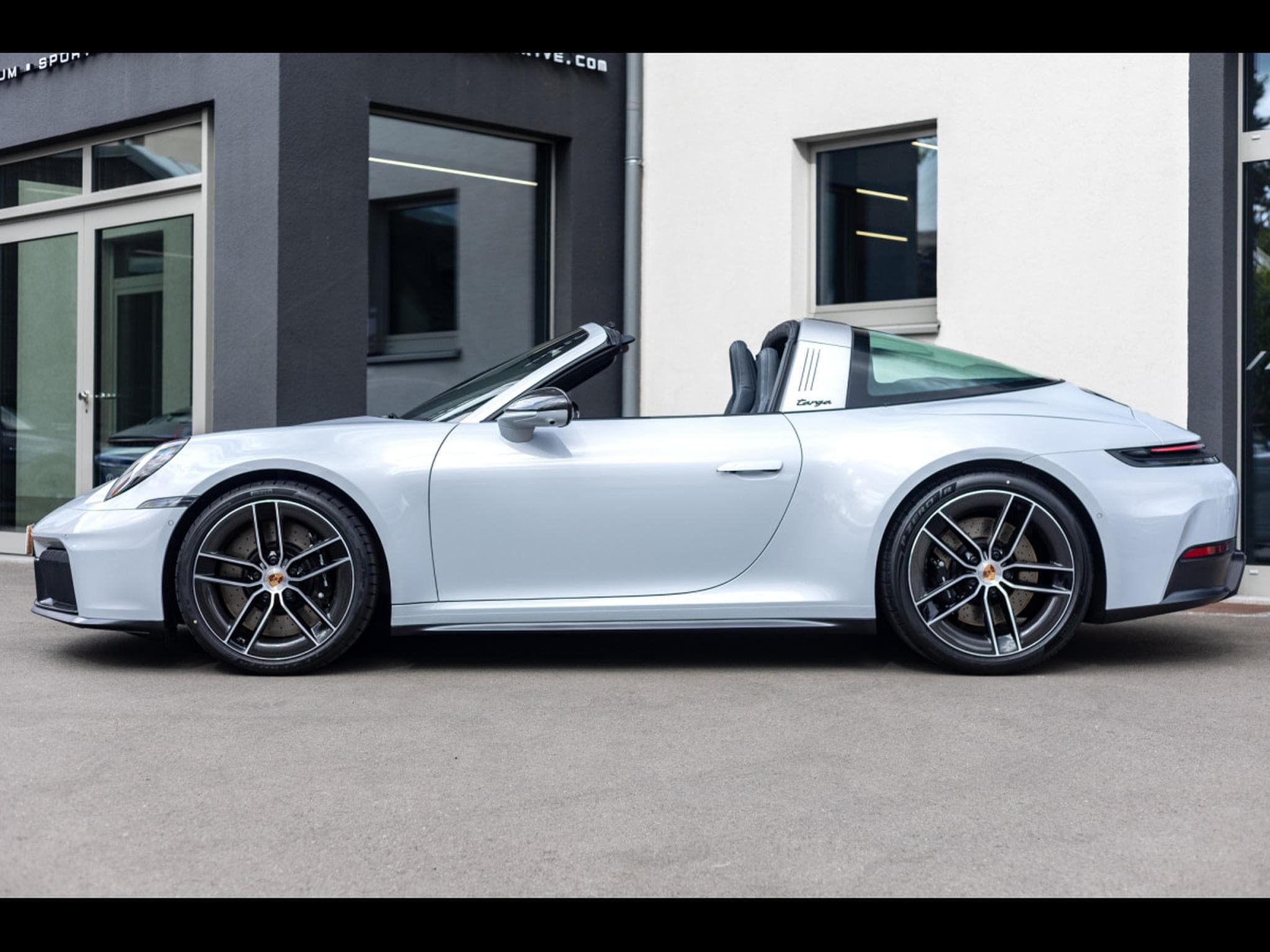 Porsche 911 (992.2) TARGA 4 GTS PDK - CARBON SPORT DESIGN PACK (2026) - Foto 2