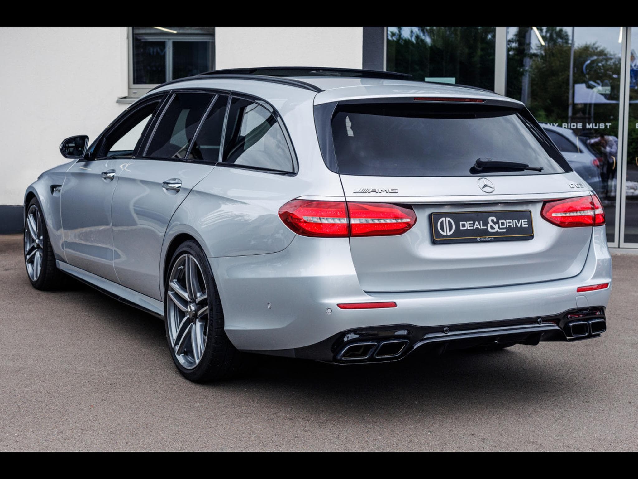 Mercedes E 63 AMG T-MODELL 4MATIC+ - NIGHT PACKAGE (2019) - Foto 3