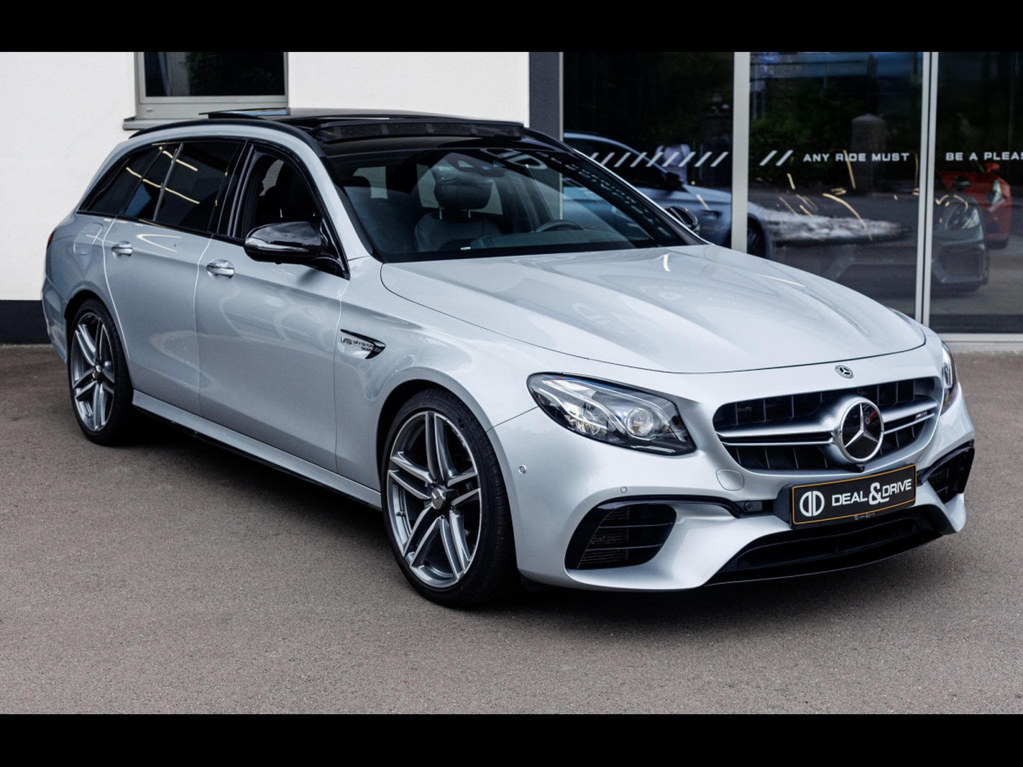 Mercedes E 63 AMG T-MODELL 4MATIC+ - NIGHT PACKAGE (2019) - Foto 6