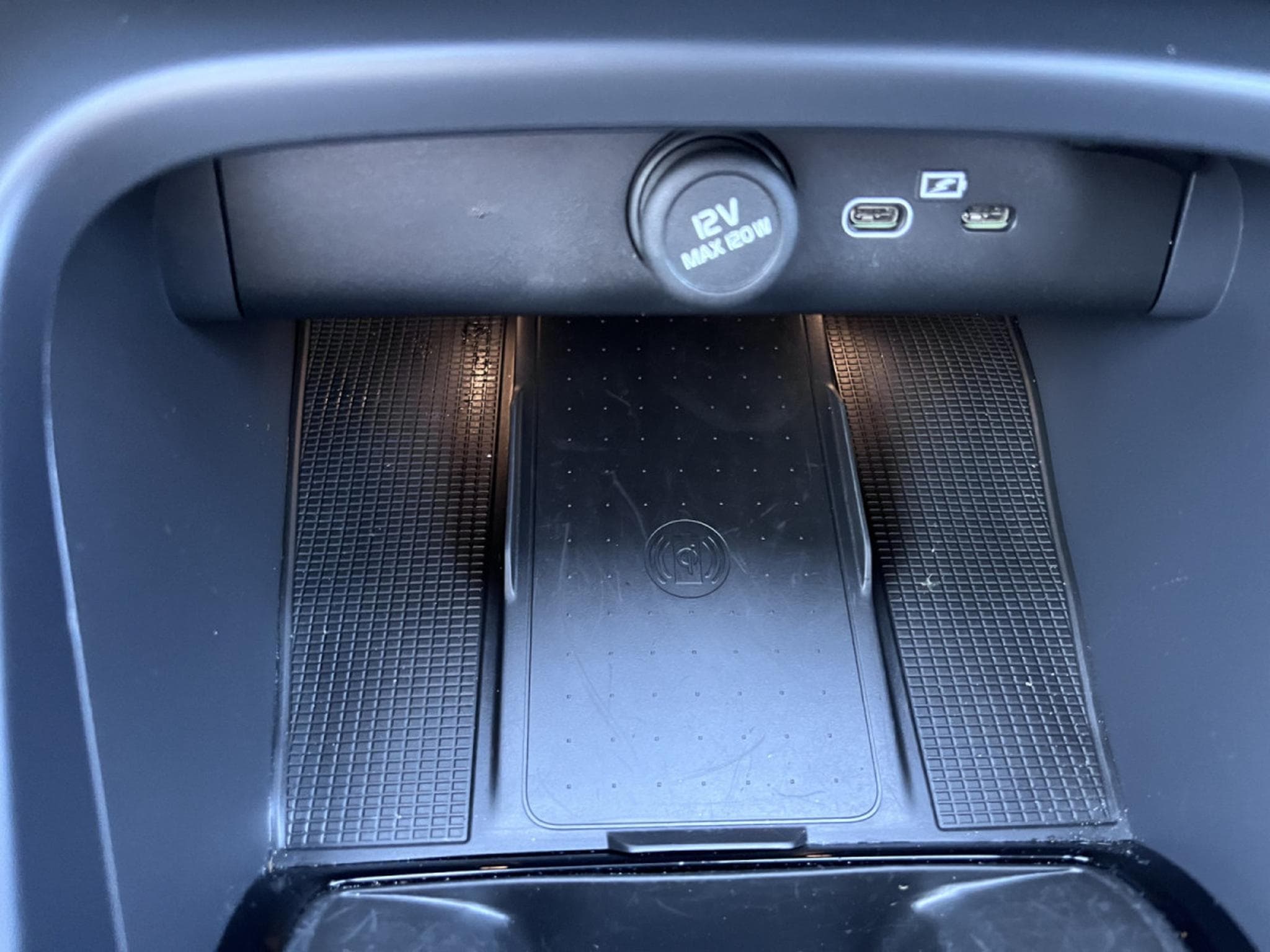 Volvo XC40 B3 Plus Dark DCT (2025) - Photo 15